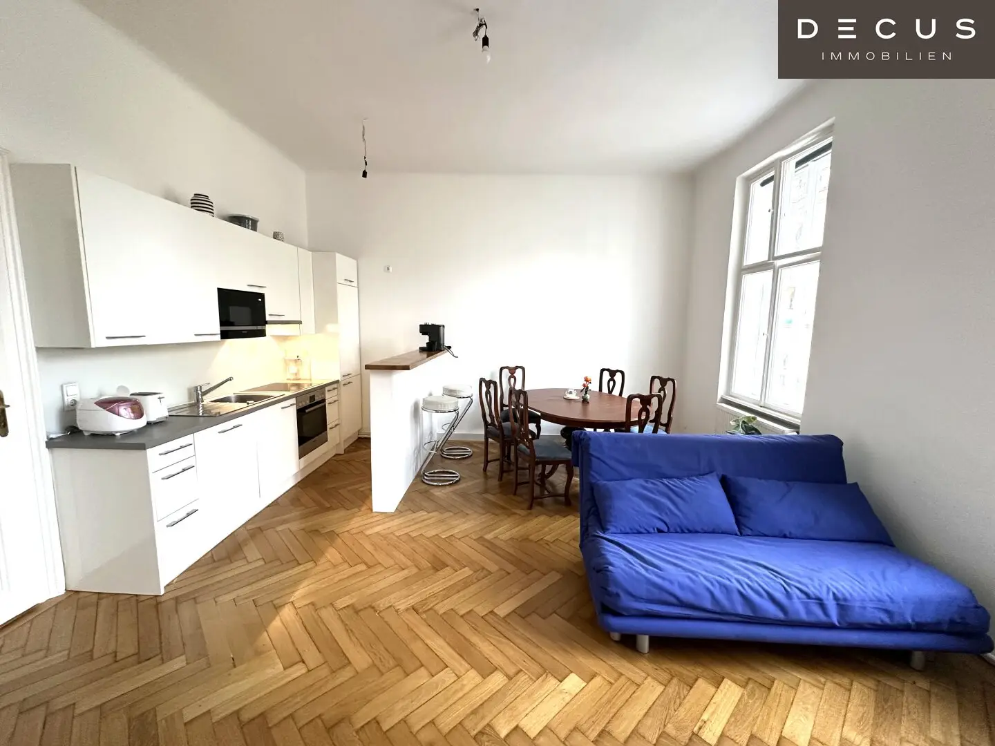 Near AKH | Open-ended | 2-room period apartment 68 m² | Top quiet location | Fitted kitchen | 3rd floor with elevator | U4 U6 | Available 01.01.2027