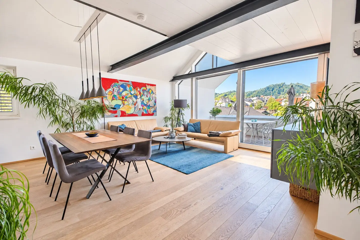 Spacious 4-room maisonette with loggia, high-quality fittings and 2 underground parking spaces
