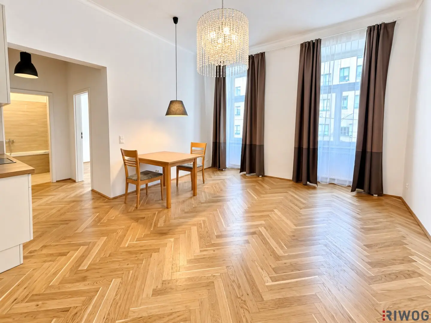Sanierte 2-Zimmer Altbauwohnung mit Balkon