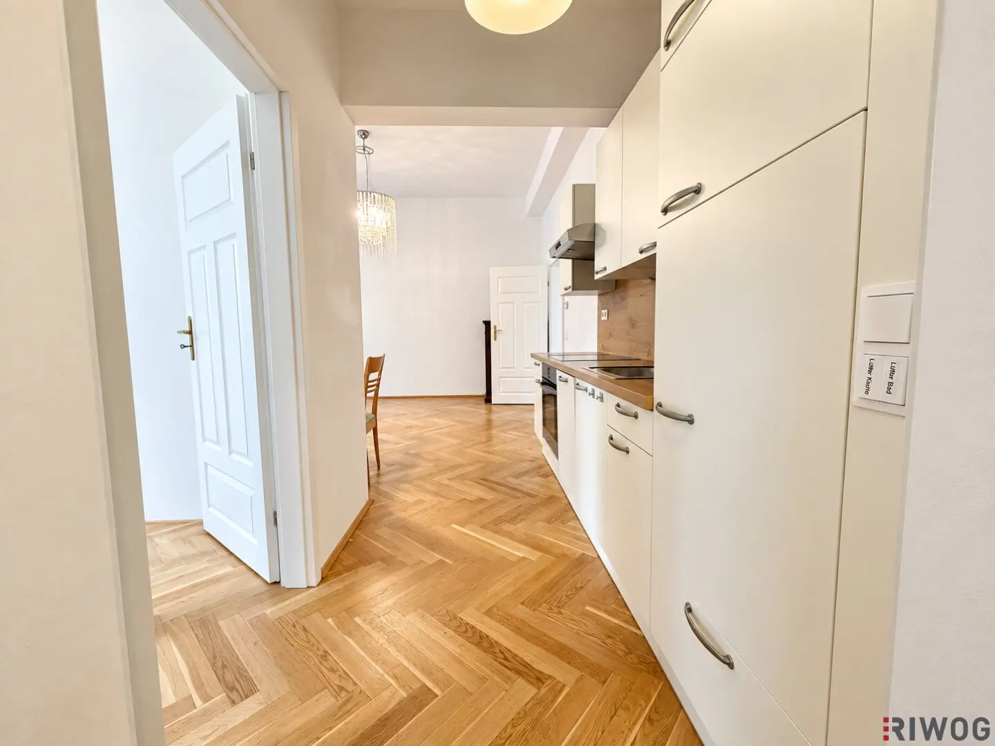 Sanierte 2-Zimmer Altbauwohnung mit Balkon