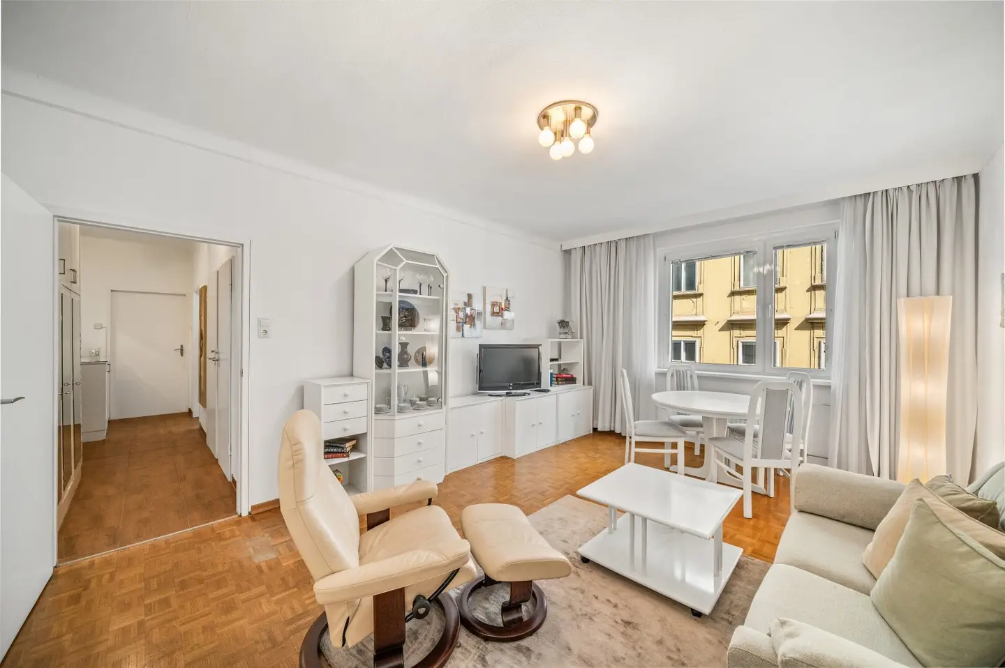 Inviting city apartment with balcony in the heart of the city
