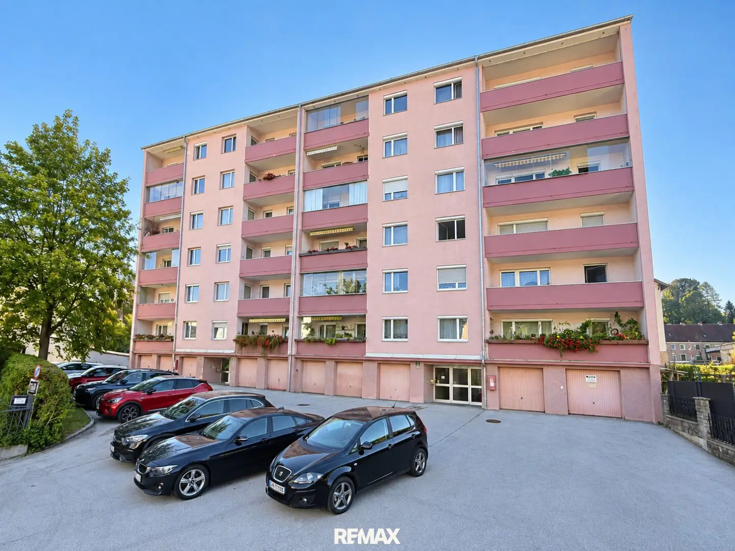 Charming 2-room 61m² apartment in Mürzzuschlag with 9m² loggia, well maintained fitted kitchen, bathroom and WC
