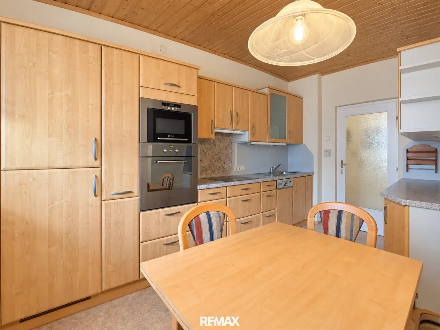 Charming 2-room 61m² apartment in Mürzzuschlag with 9m² loggia, well maintained fitted kitchen, bathroom and WC