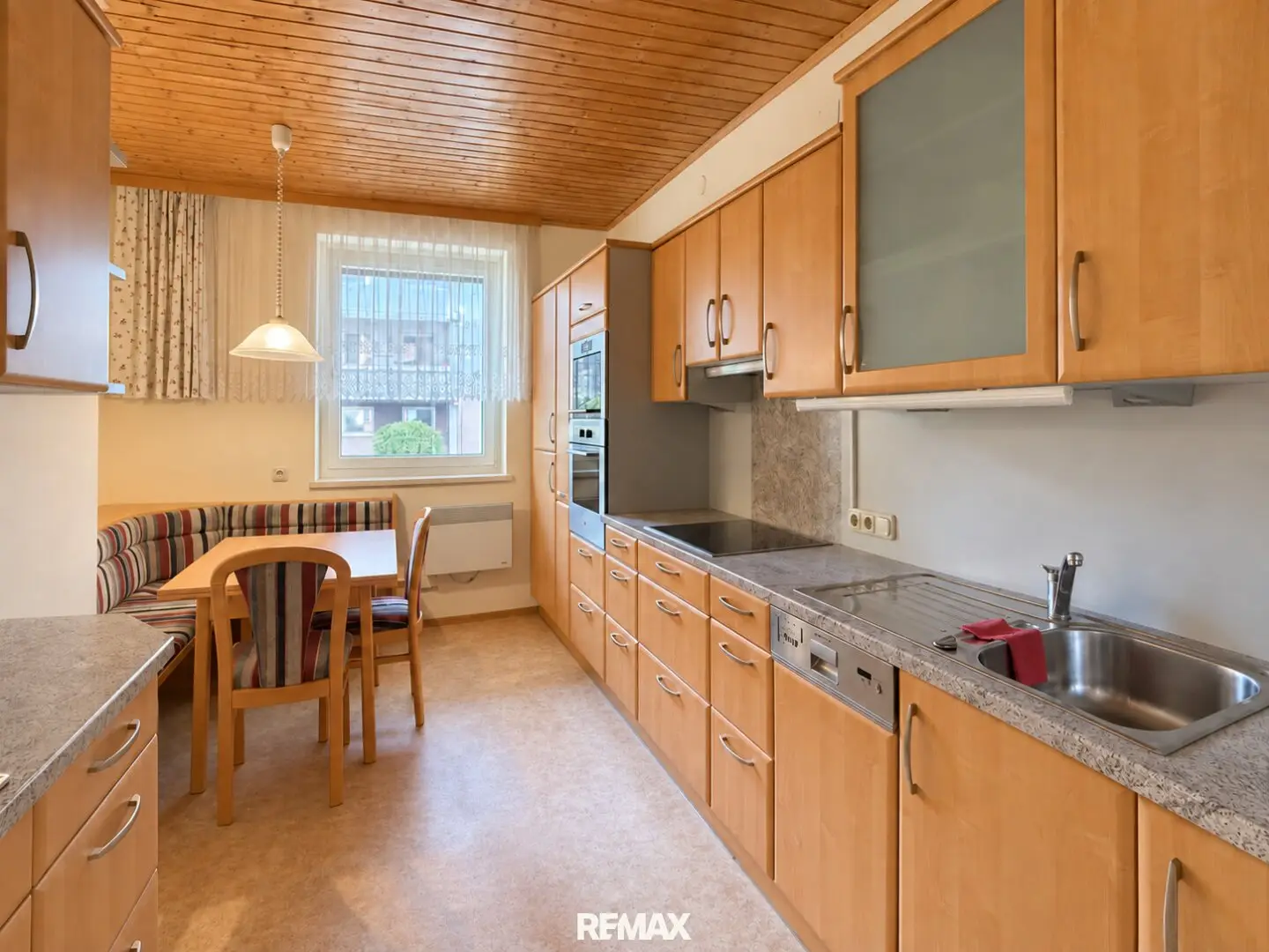 **** Charmante 2-Zimmer 61m² Wohnung in Mürzzuschlag mit 9m² Loggia, gepflegte Einbauküche, Bad und WC! ****
