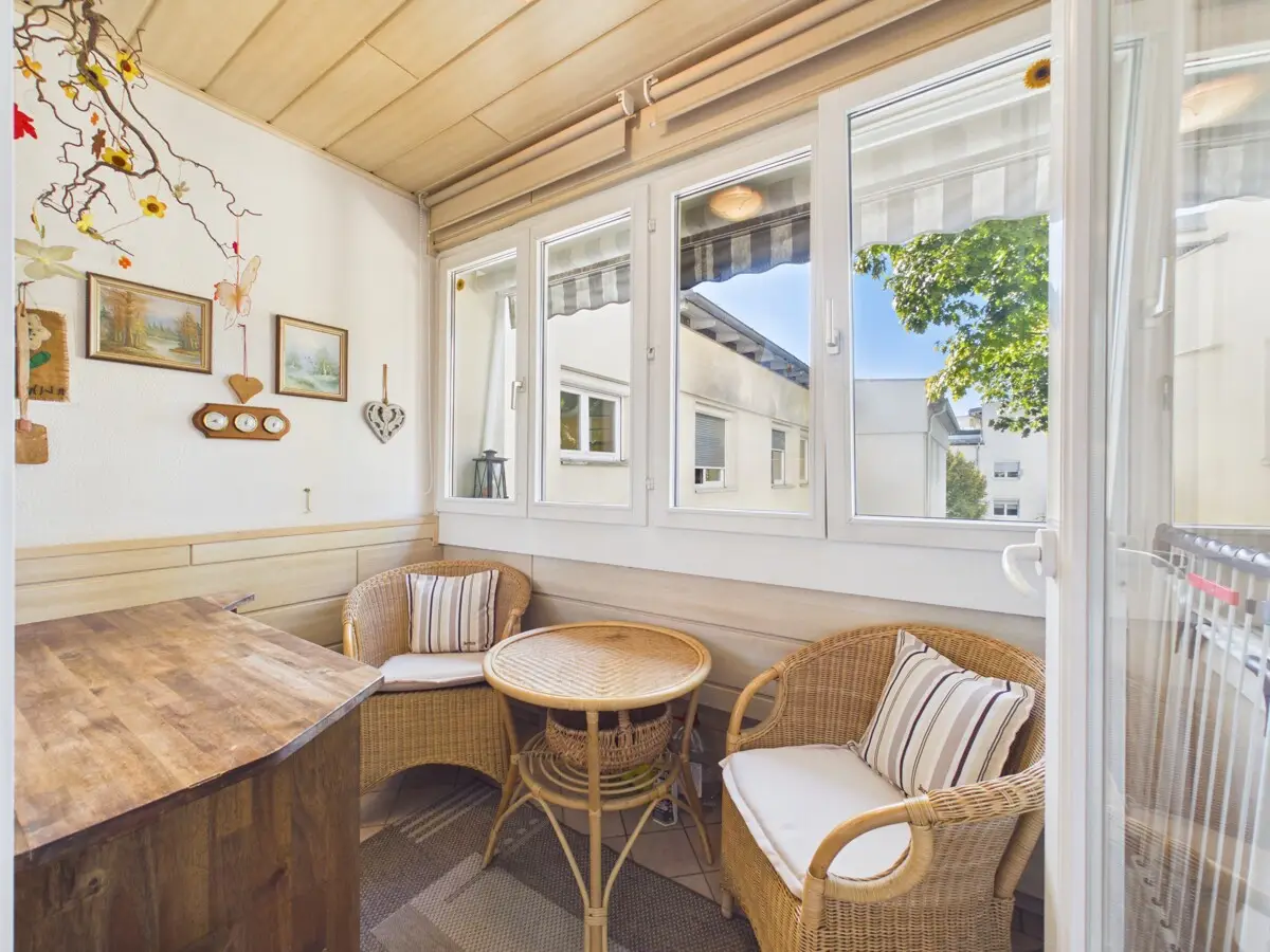 Helle Wohnung mit geschützter Westloggia und Aufzug