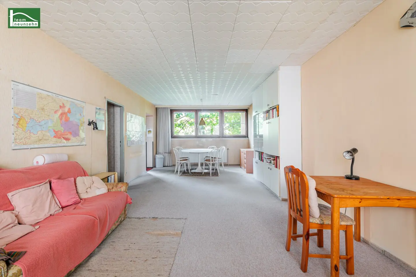 Realize individual living dreams – spacious apartment with great design potential at Kinzerplatz