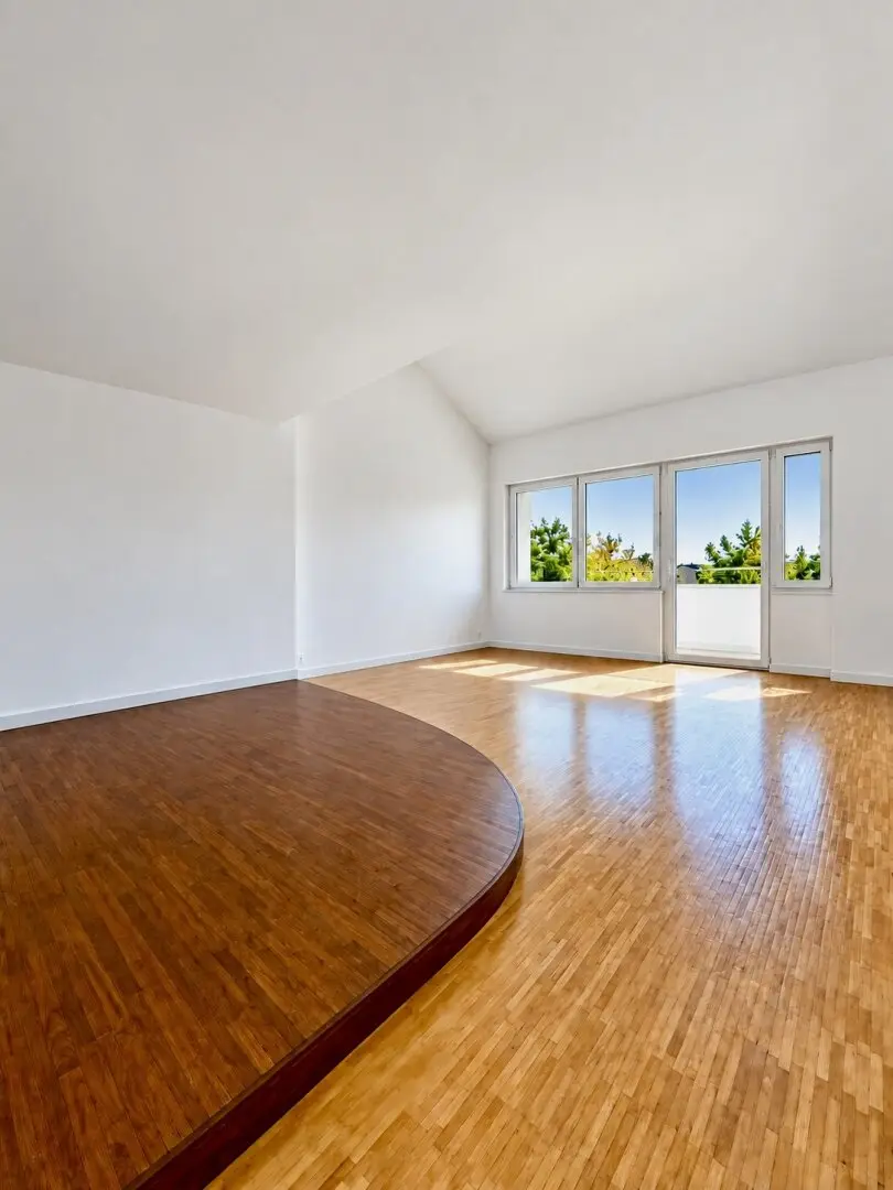 Wohnung mit Galerie, Sonnenterrasse und Tiefgaragenplatz