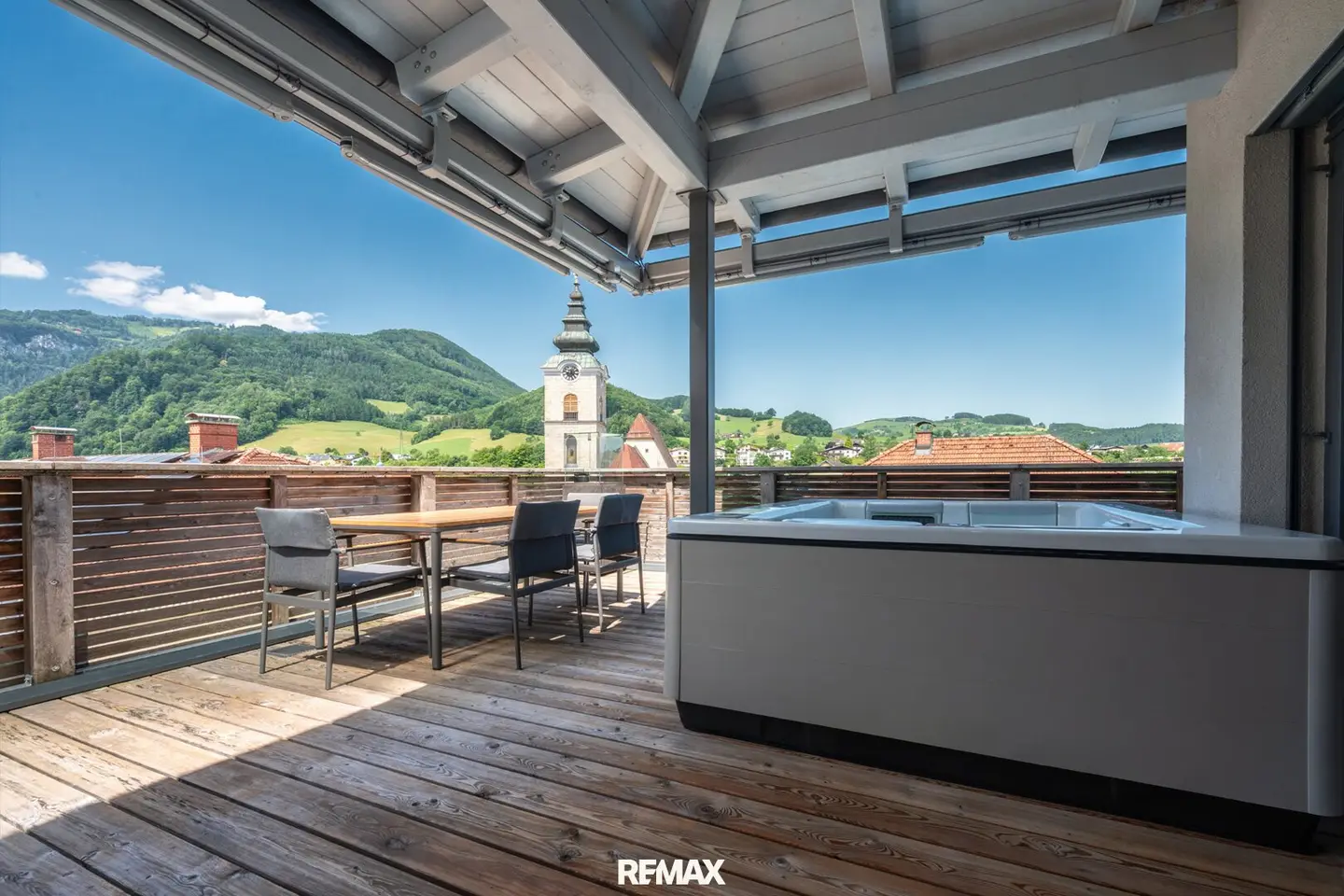 Luxurious penthouse with stunning roof terrace and unique panoramic view in Ternberg