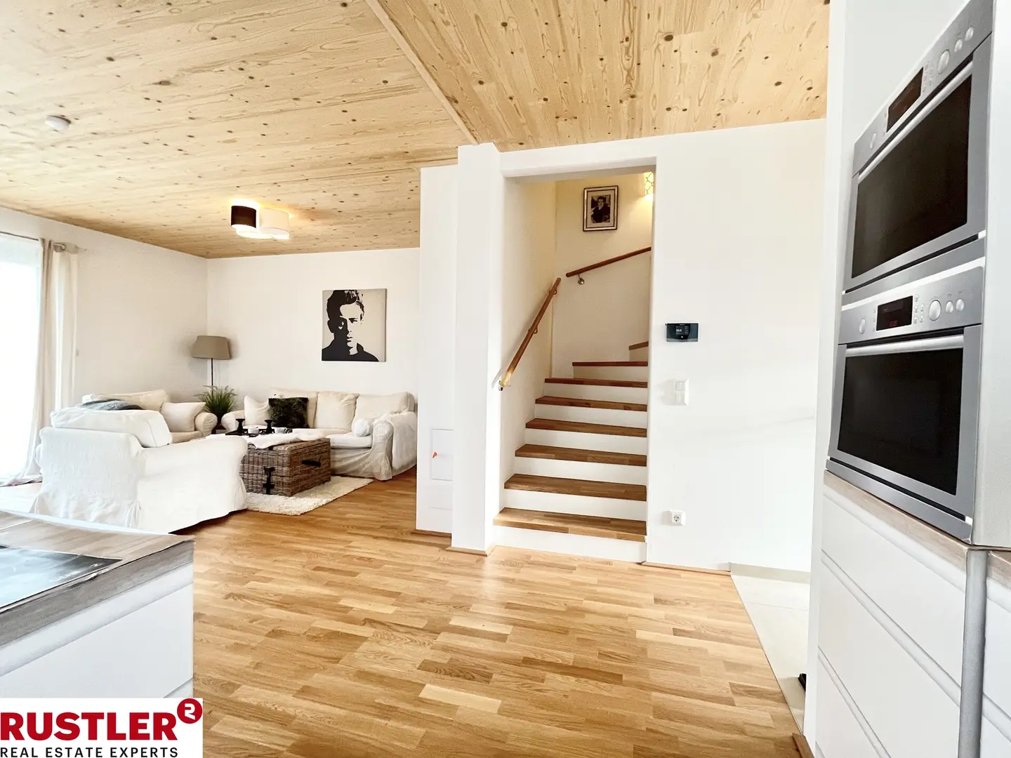 Familienwohnung with private garden and photovoltaics