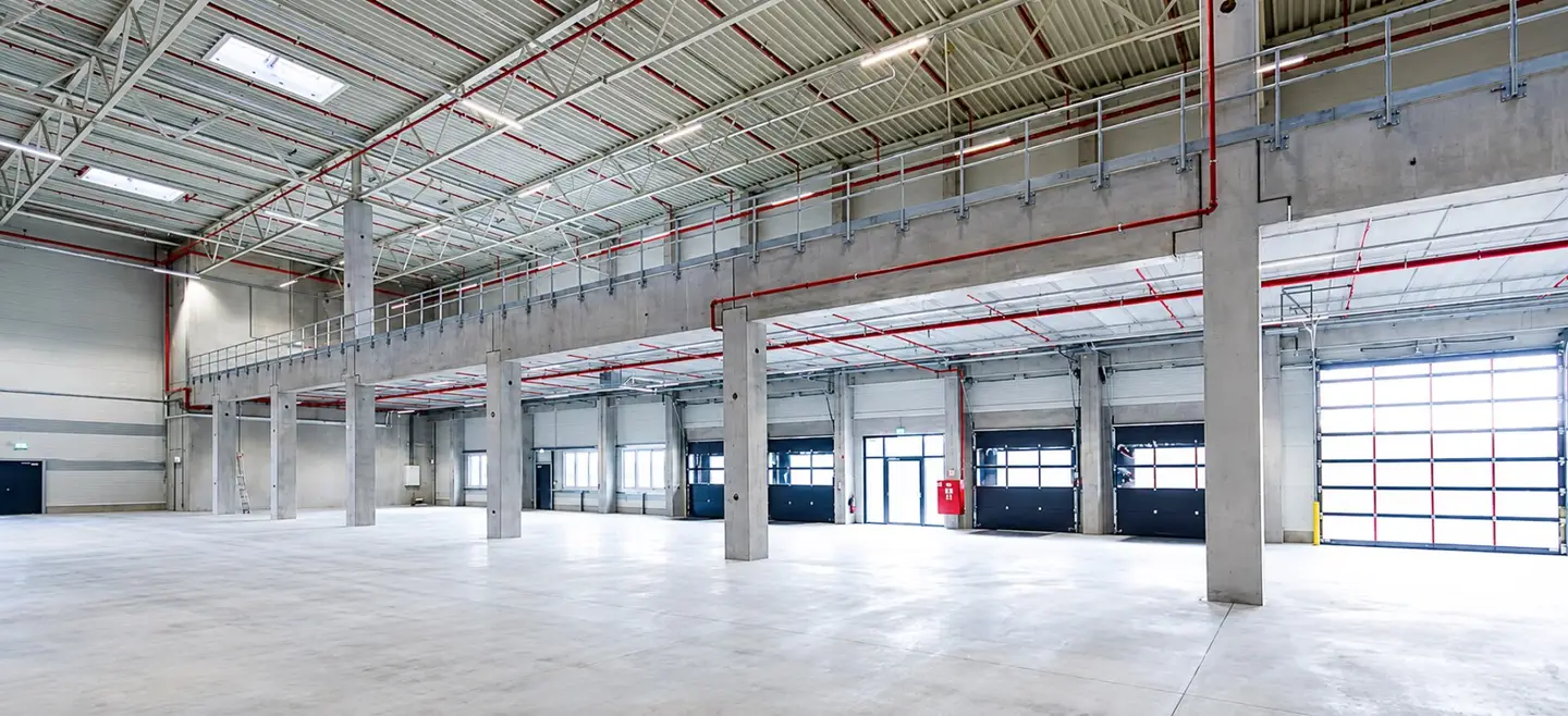Kombination Lager 4469 m2 inklusive Büro 232 m2 südlich von Wien