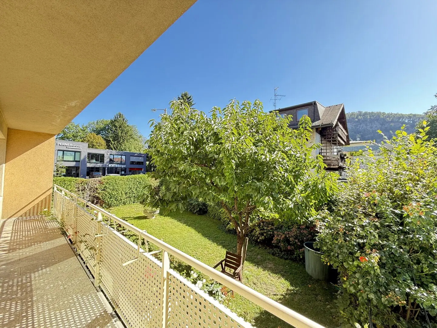 Bright, modern office space with spacious balcony and parking spaces