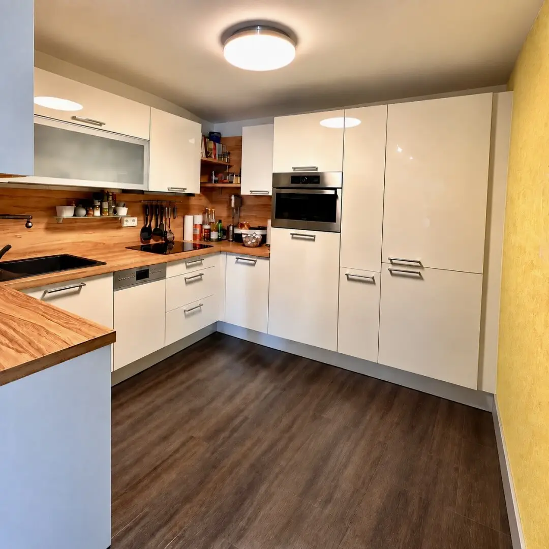 2-Zimmer-Wohnung mit Galerie, Sonnenterrasse und zwei Tiefgaragenplätzen