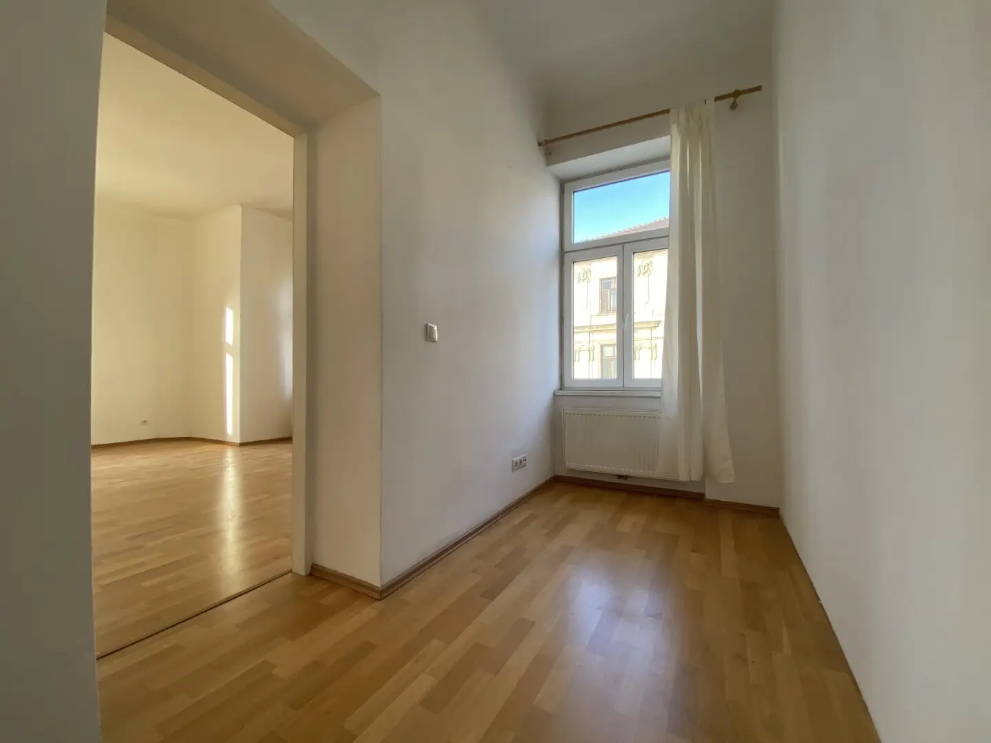 Beautiful corner apartment near U1 Keplerplatz