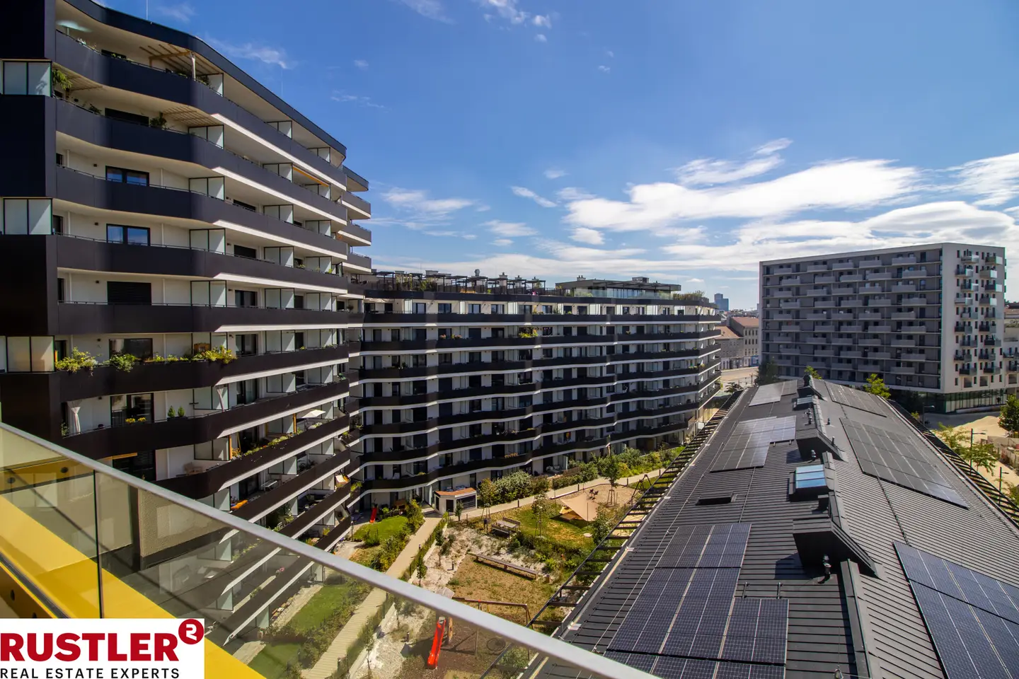 High quality new build apartment with loggia and excellent transport links
