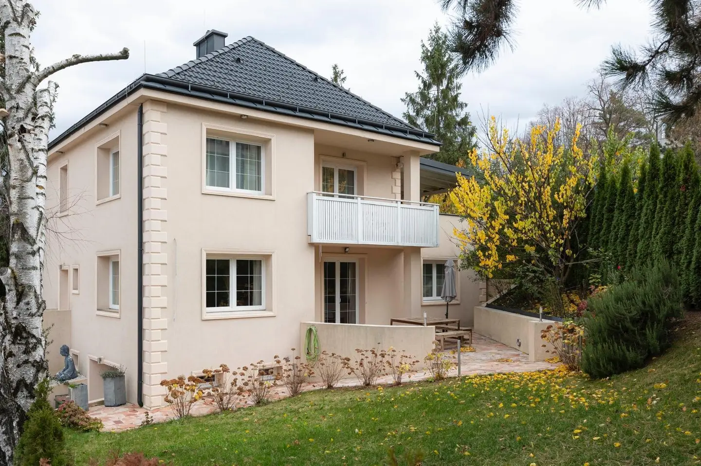 Familienvilla in Hietzinger Grünlage | 576 m² Grund | Garten &amp; Garage