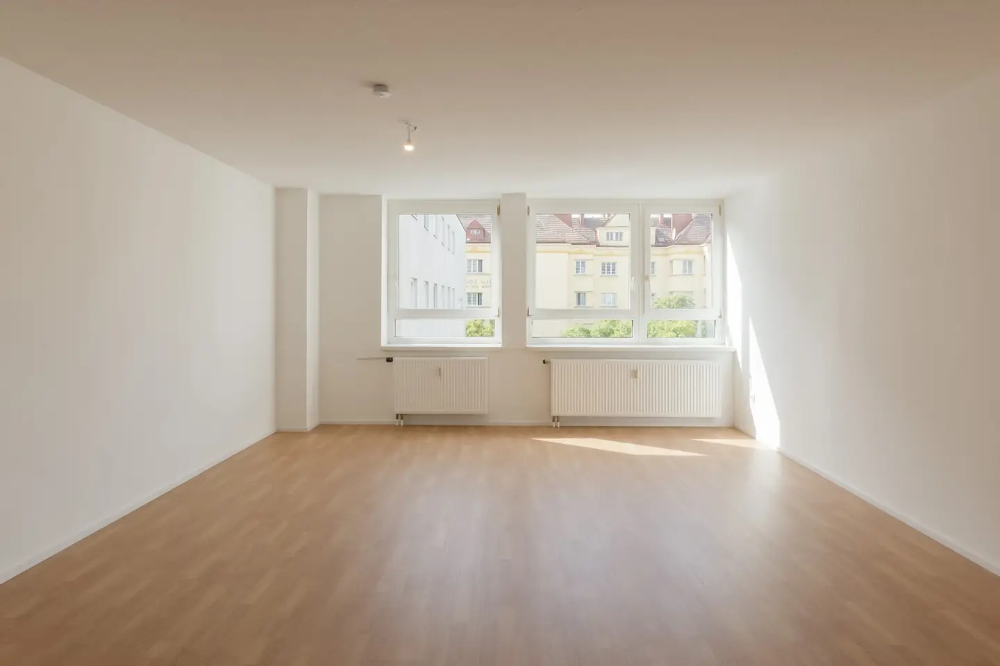 Handelskai | Courtyard Two-Room Apartment on the 5th Floor with Elevator for Sale