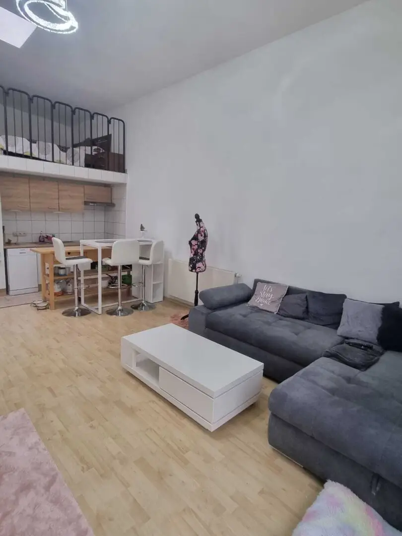 "OBERNDORF - Gemütliche 1,5 Zimmer Galeriewohnung mit großer Terrasse direkt im Zentrum"