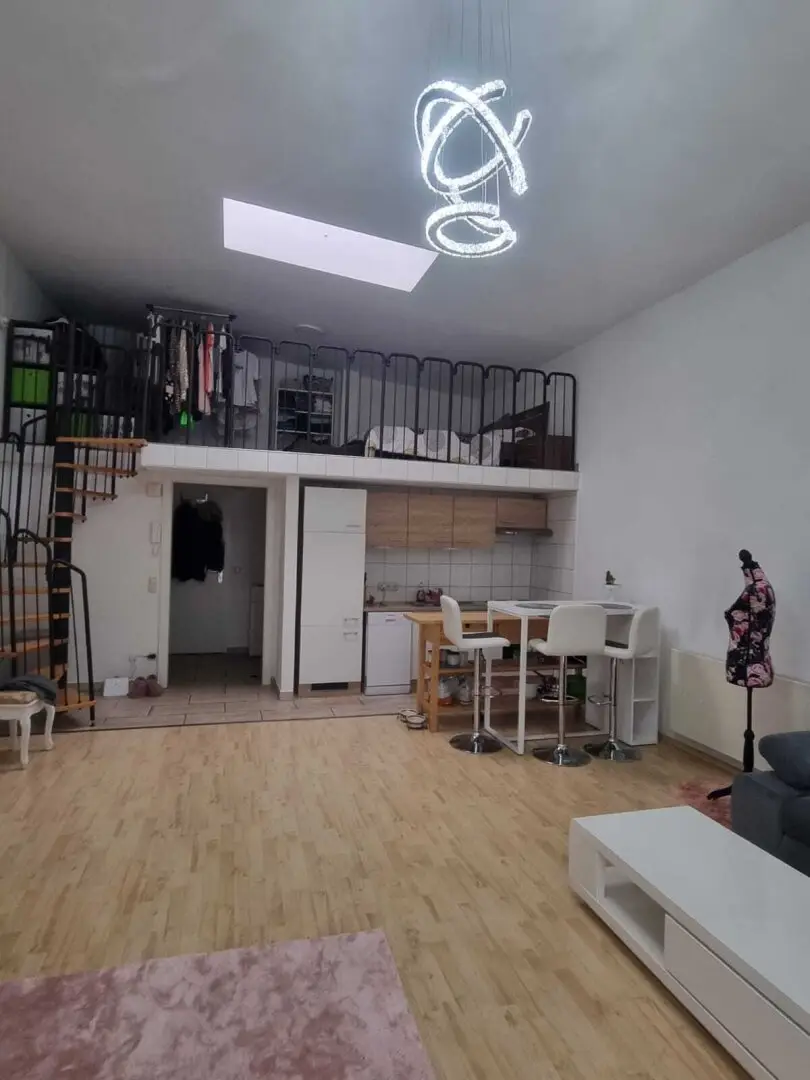 "OBERNDORF - Gemütliche 1,5 Zimmer Galeriewohnung mit großer Terrasse direkt im Zentrum"