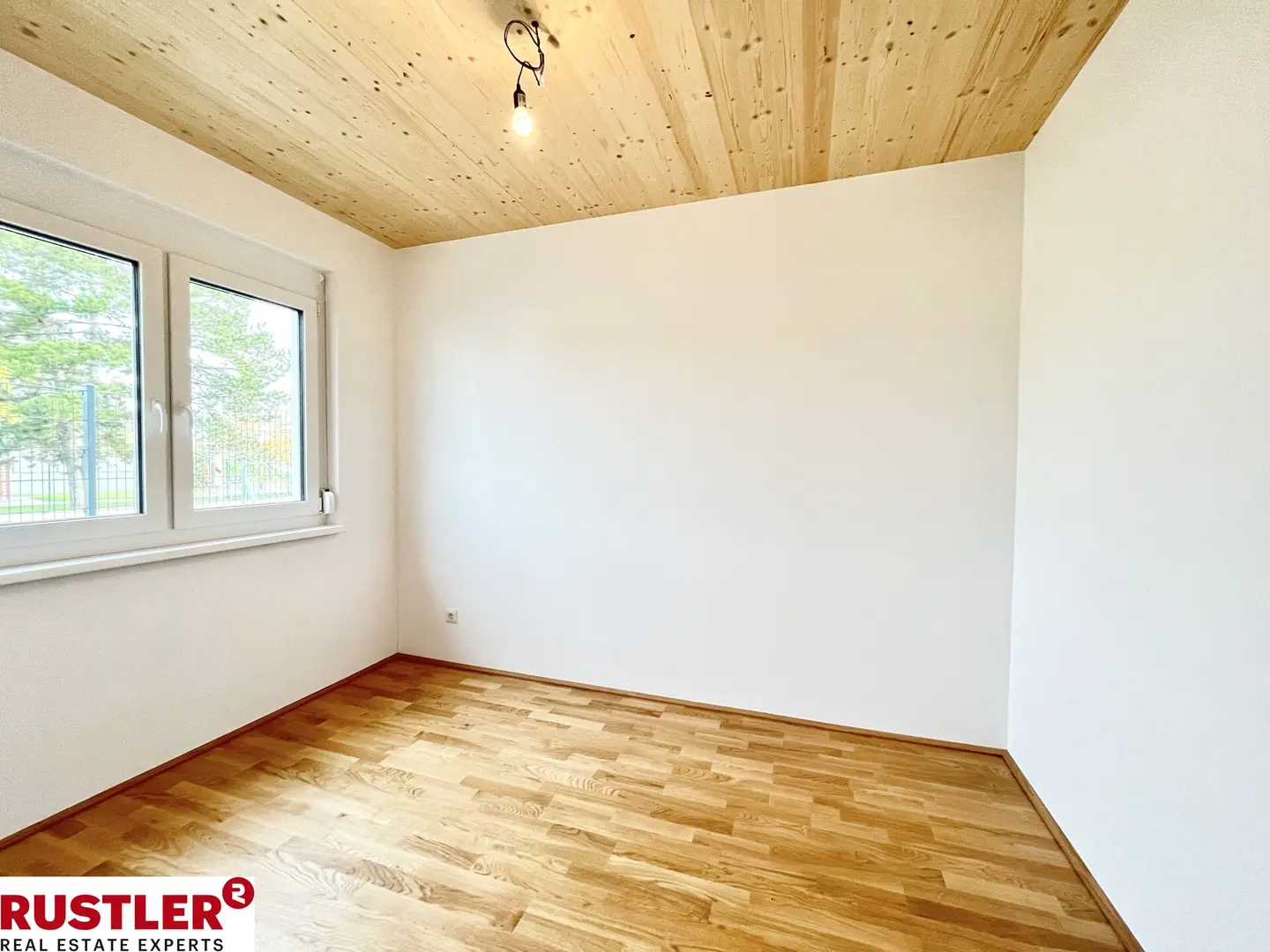 Familienwohnung mit Eigengarten und Photovoltaik