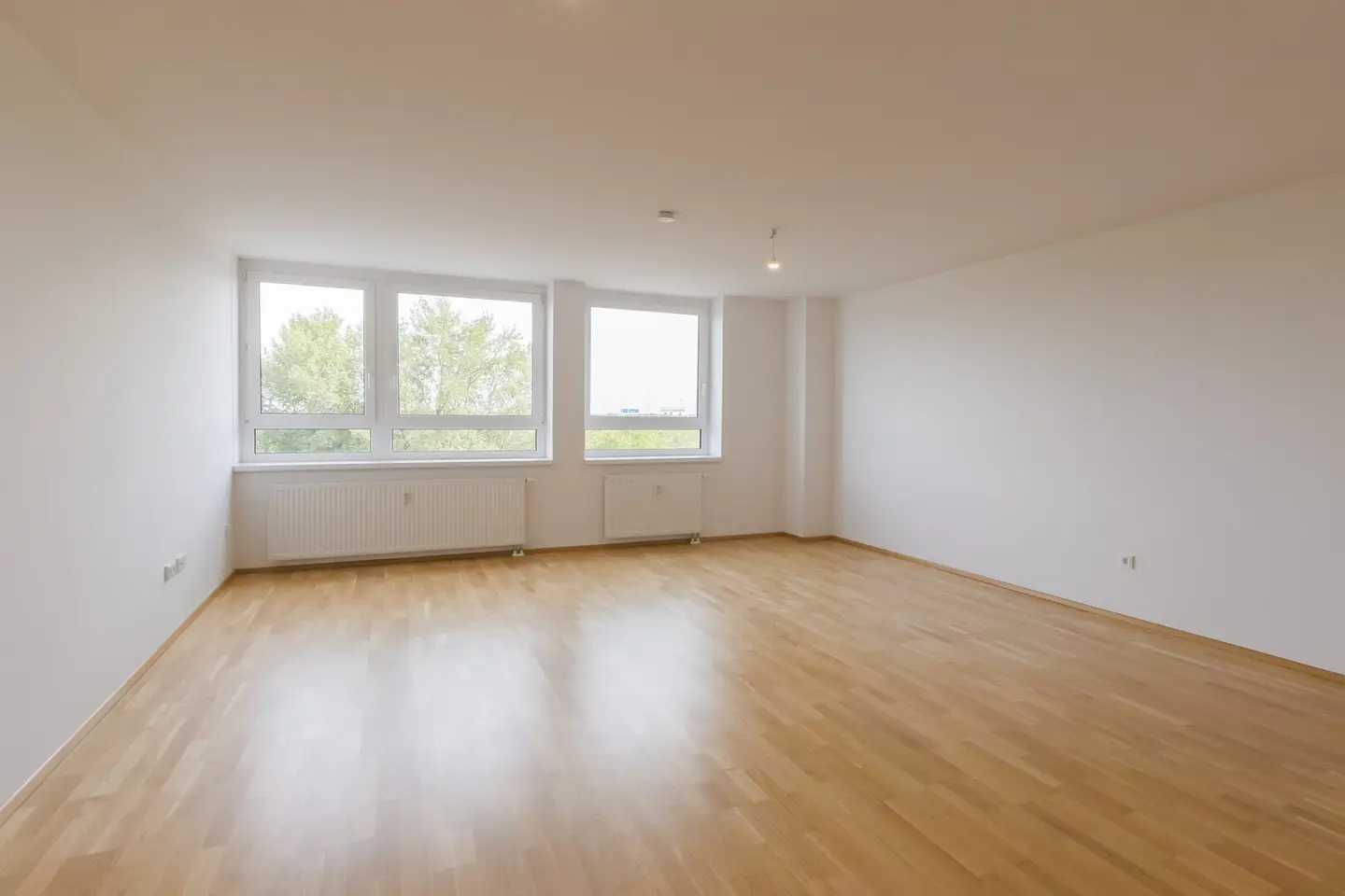 Donaublick Apartment | Two-Room Apartment with Fitted Kitchen and Direct Water View