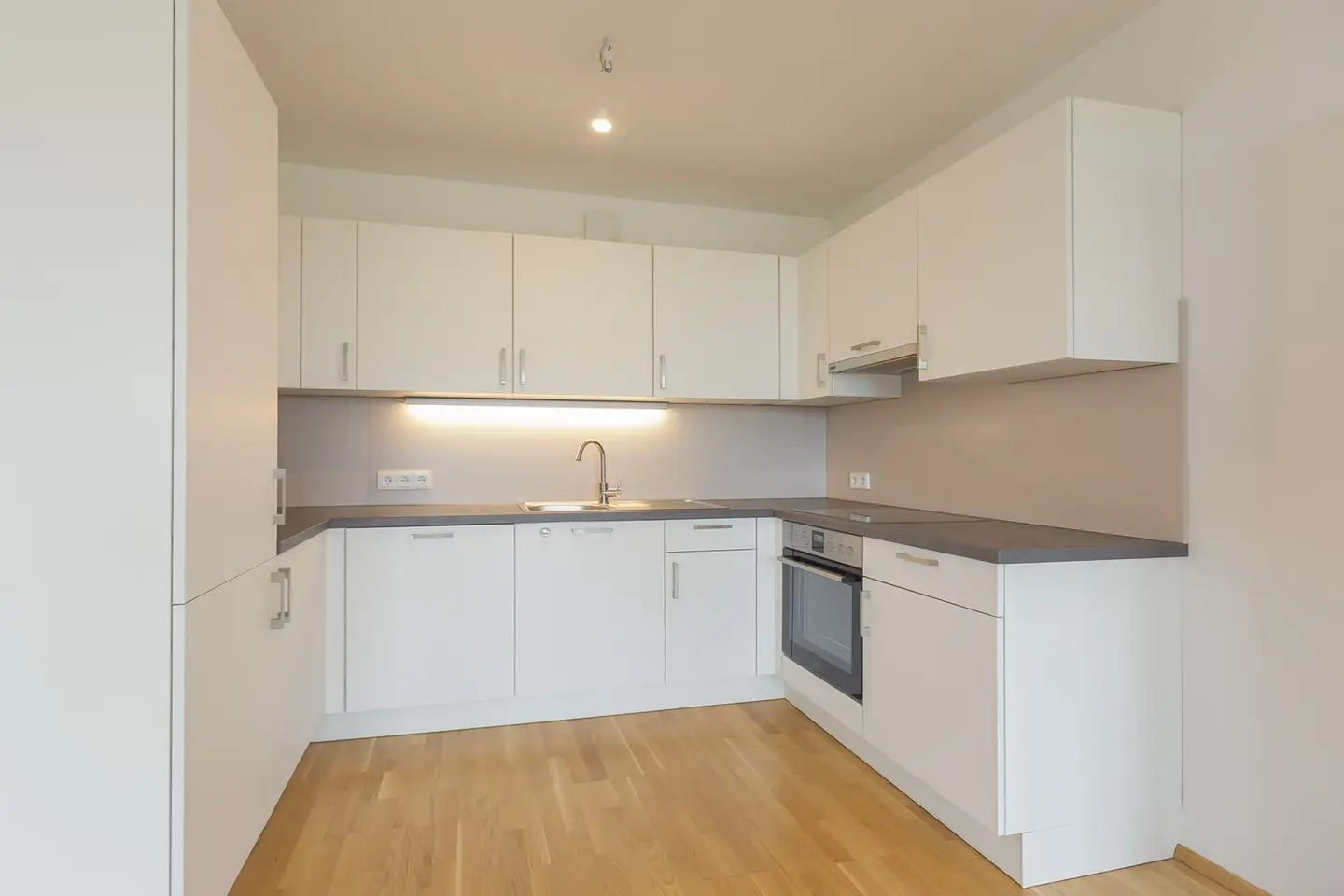 Donaublick Apartment | Zwei-Zimmer-Wohnung mit Einbauküche und direktem Wasserblick