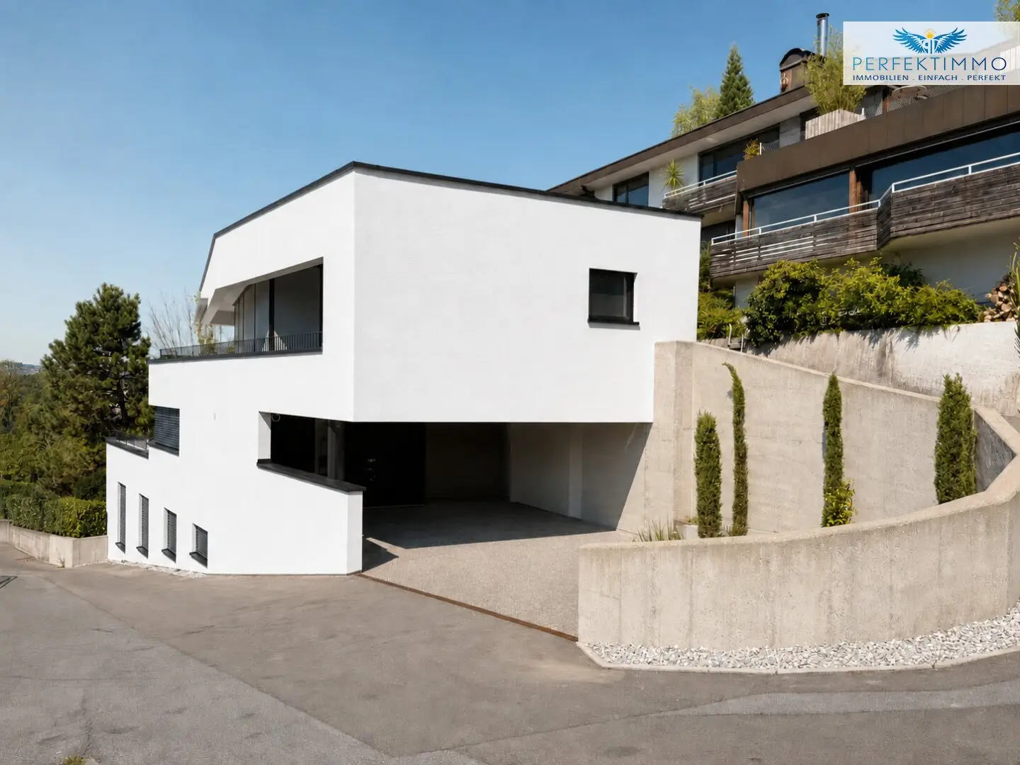 Exclusive Panoramic Villa with Lake View