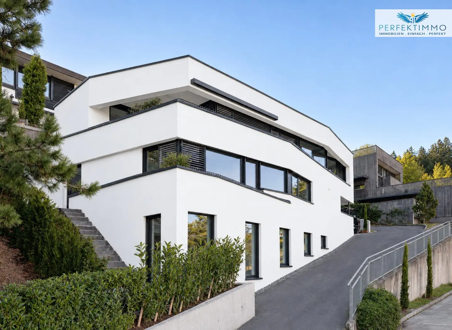 Exclusive Panoramic Villa with Lake View