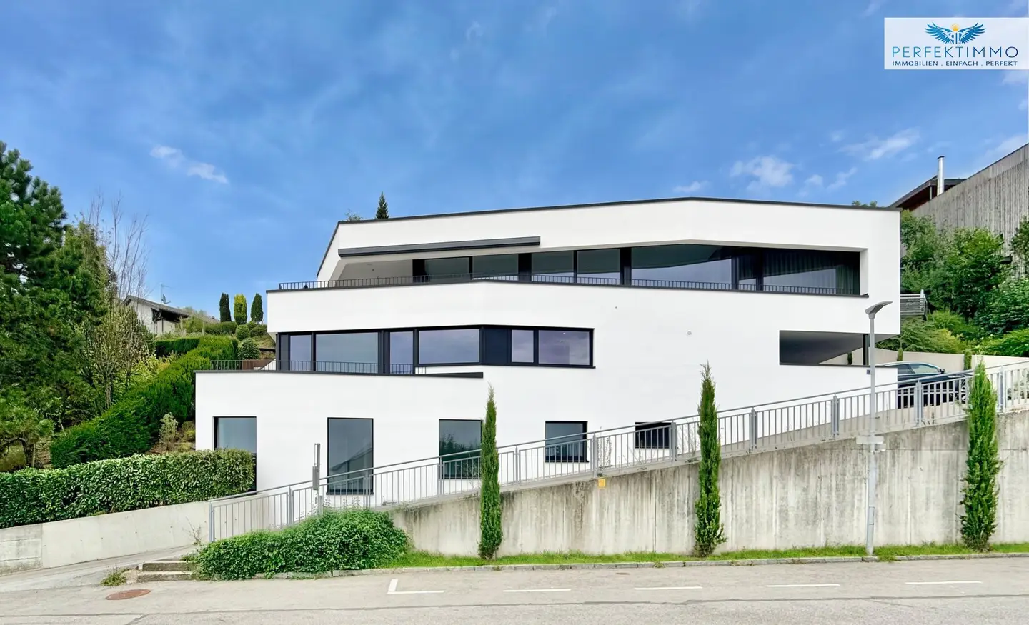 Exclusive Panoramic Villa with Lake View