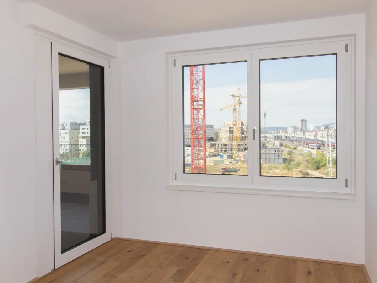Apartment in first occupancy near central station with loggia