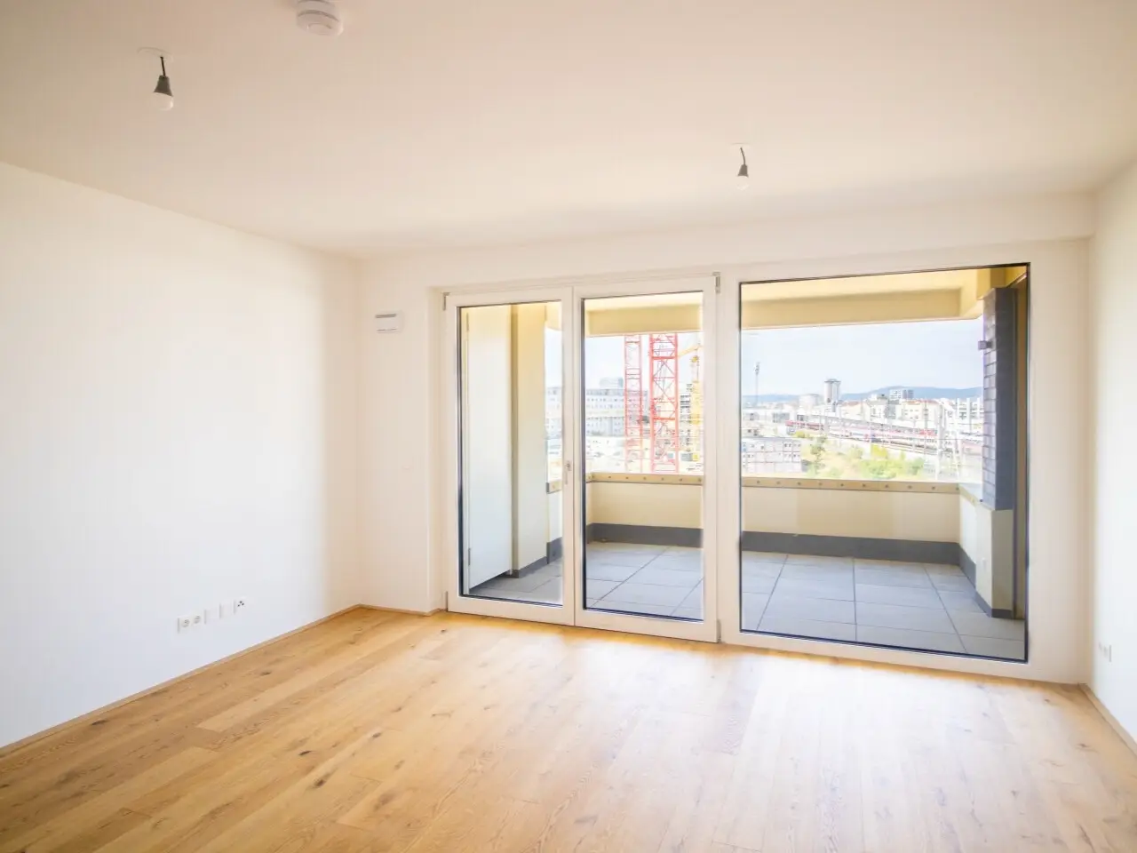 Apartment in first occupancy near central station with loggia
