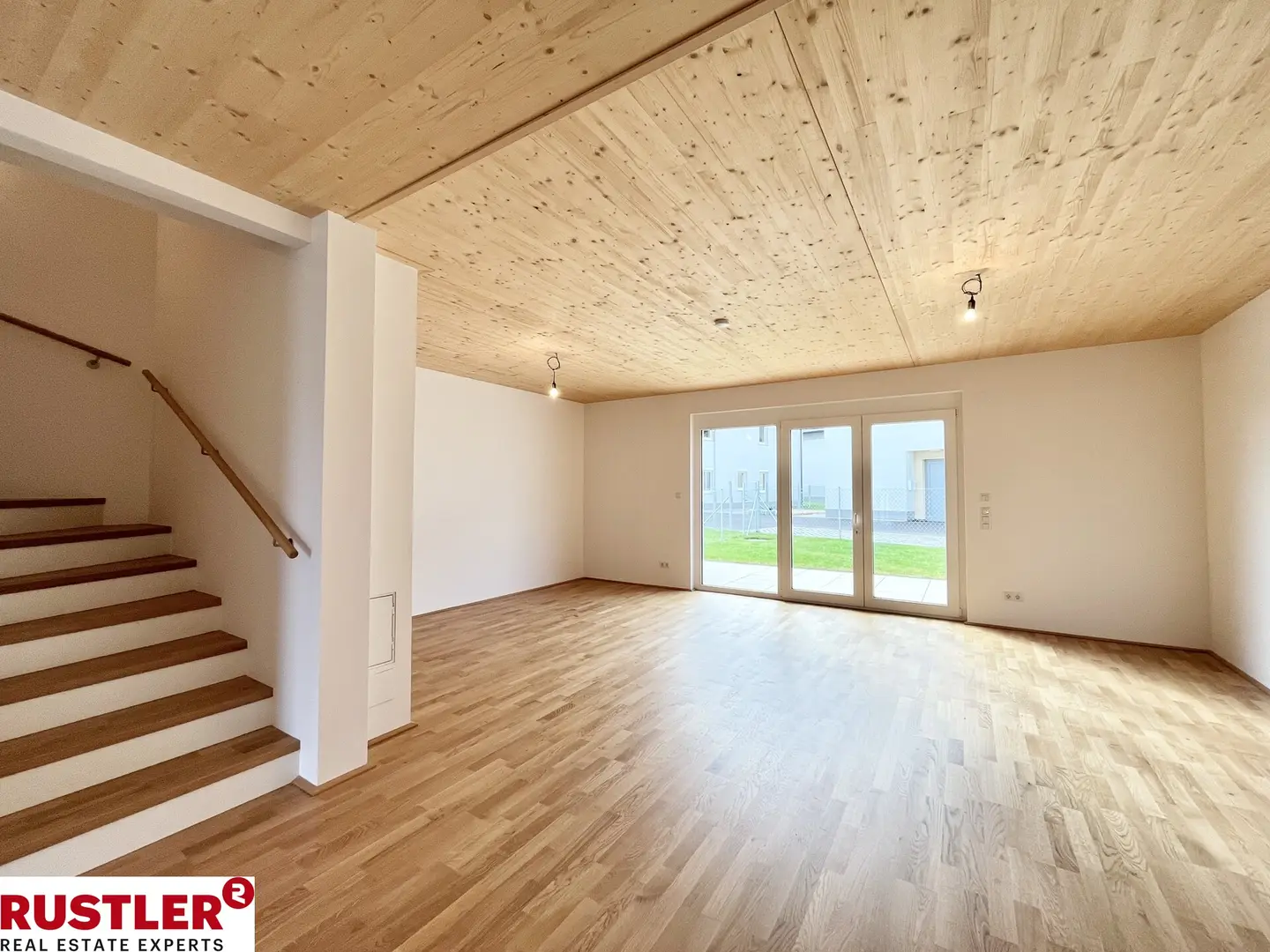Family apartment with private garden and photovoltaic
