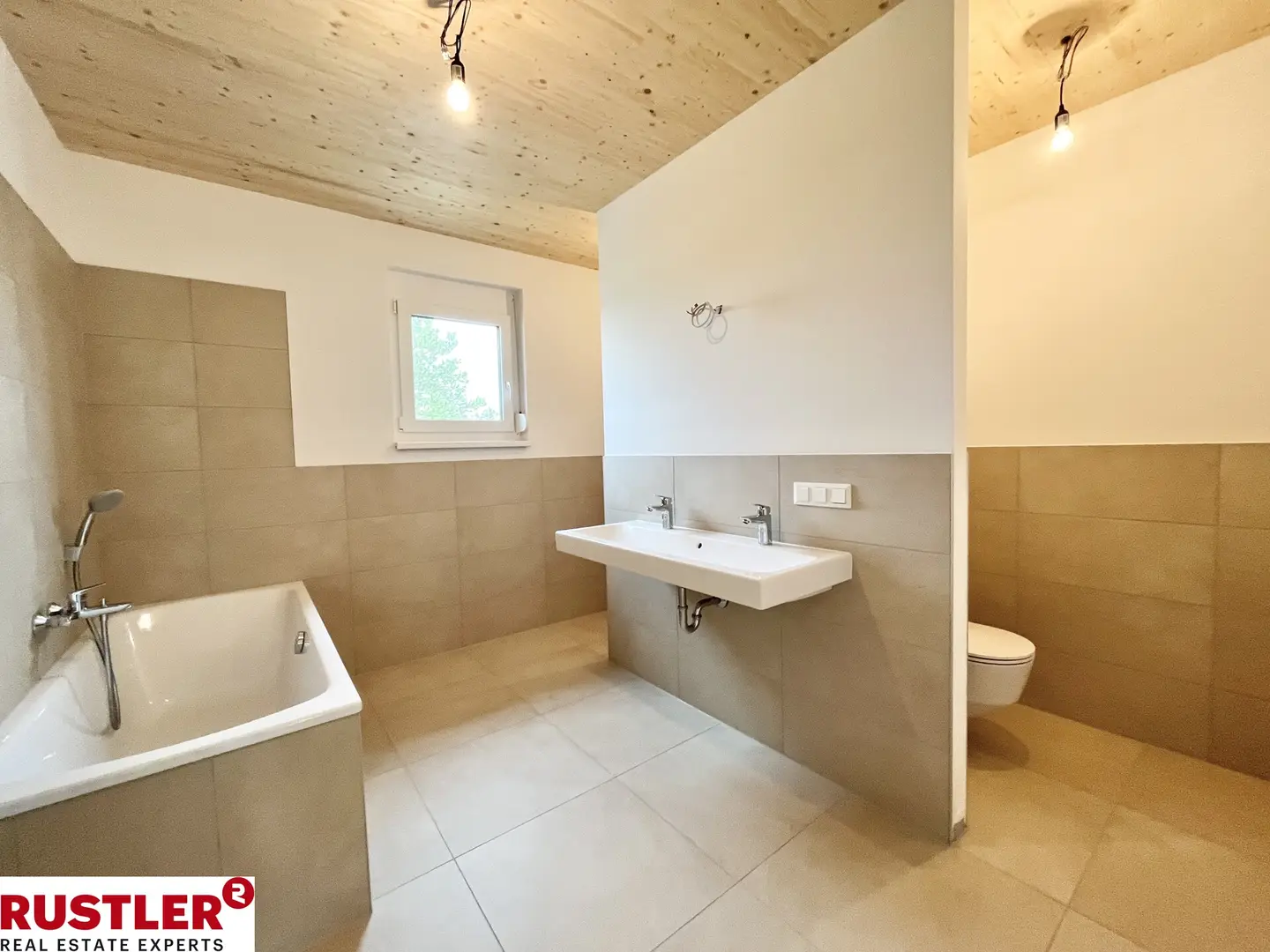 Family apartment with private garden and photovoltaic