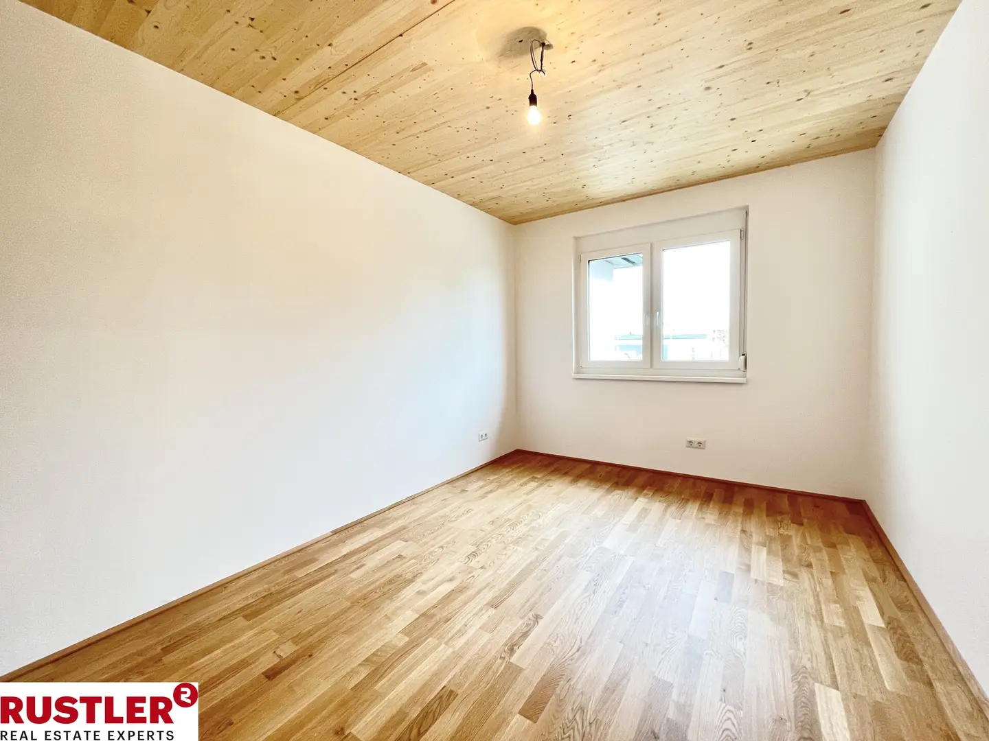 Family apartment with private garden and photovoltaic