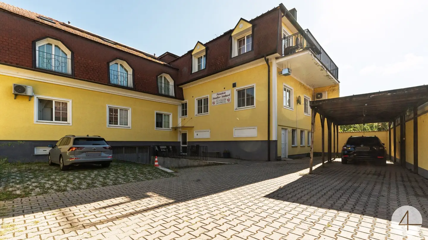 Vollvermietetes Anlageobjekt in Groß-Enzersdorf - Pension mit 19 Zimmern &amp; 3 Geschäftslokalen