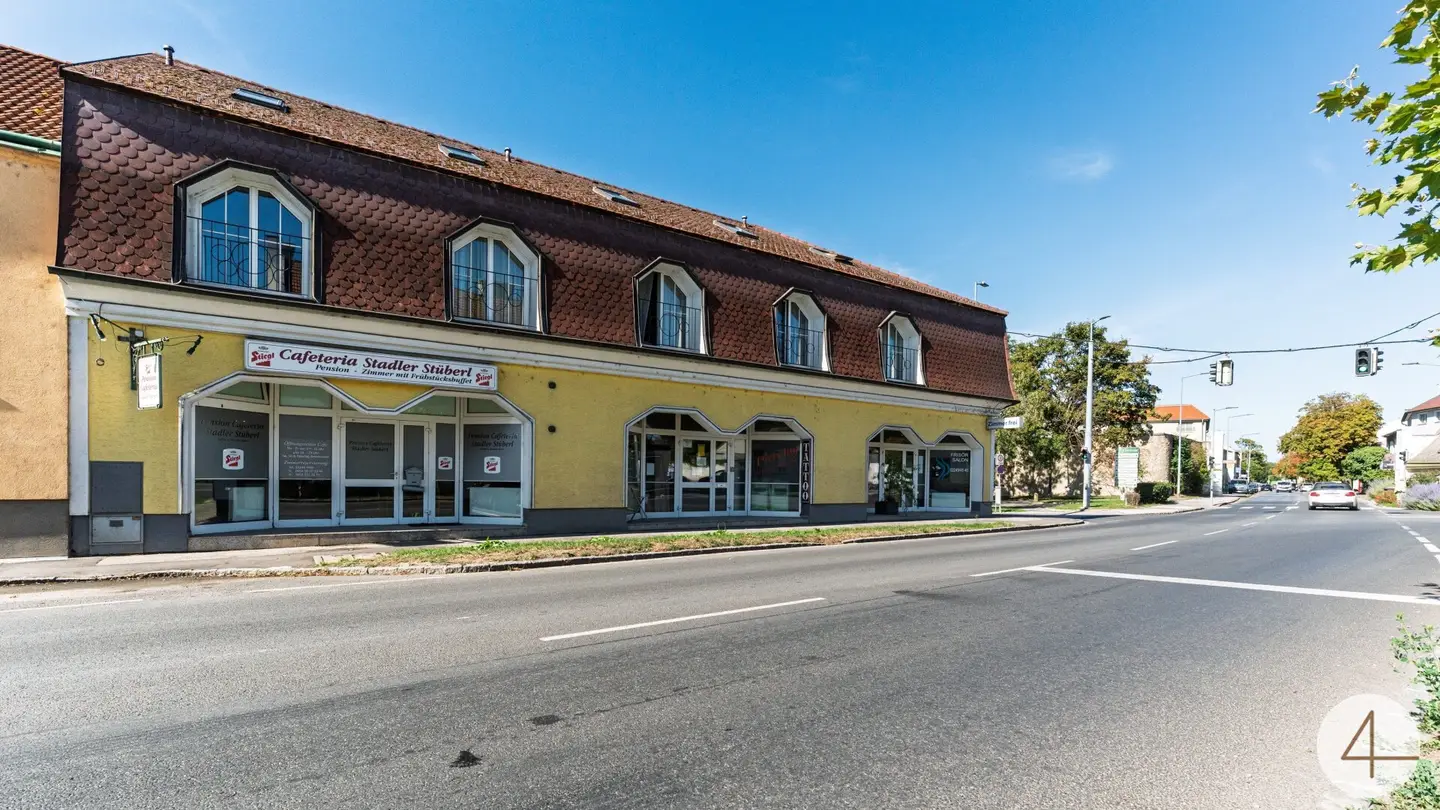 Vollvermietetes Anlageobjekt in Groß-Enzersdorf - Pension mit 19 Zimmern &amp; 3 Geschäftslokalen