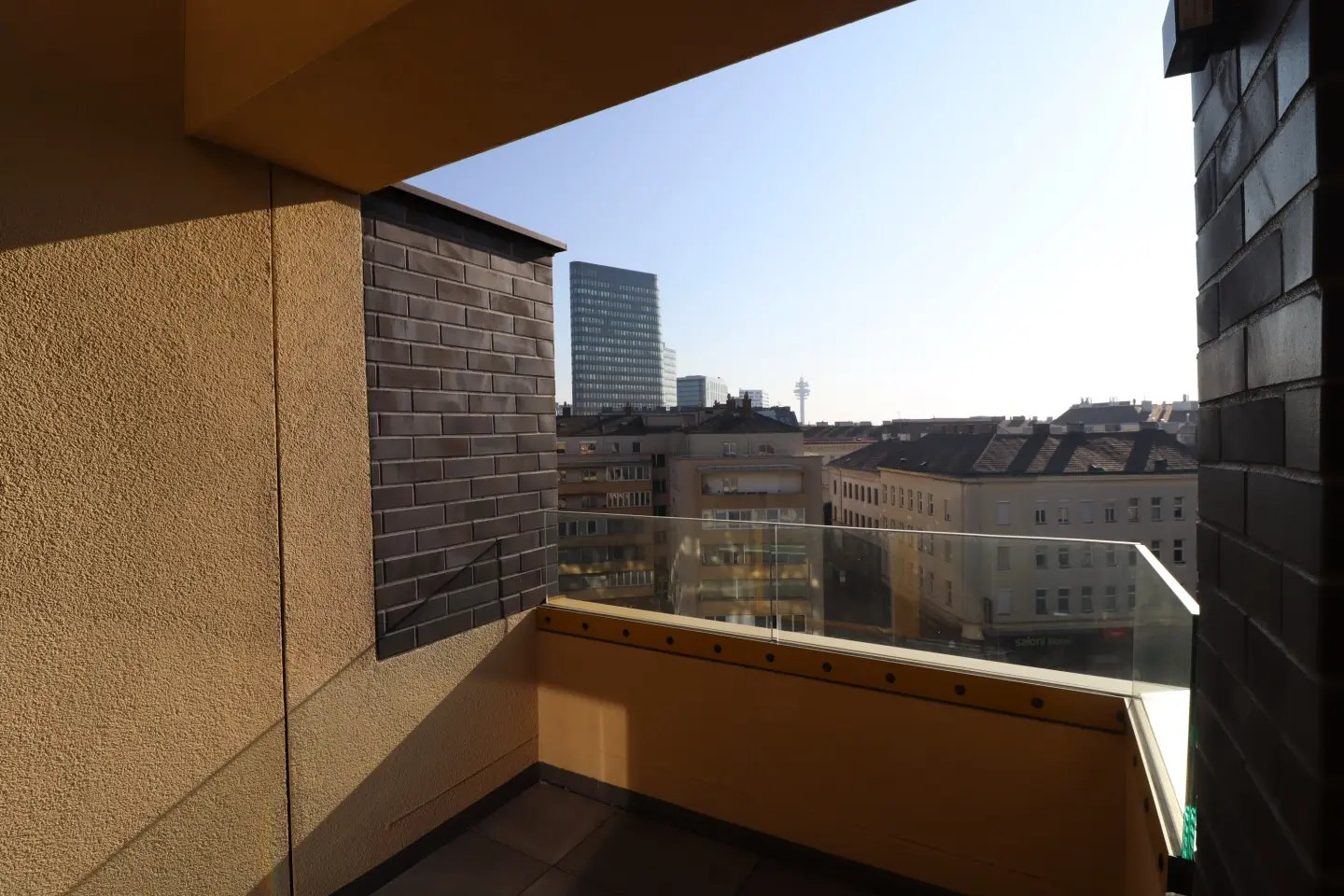 Neubauwohnung mit Loggia near main station