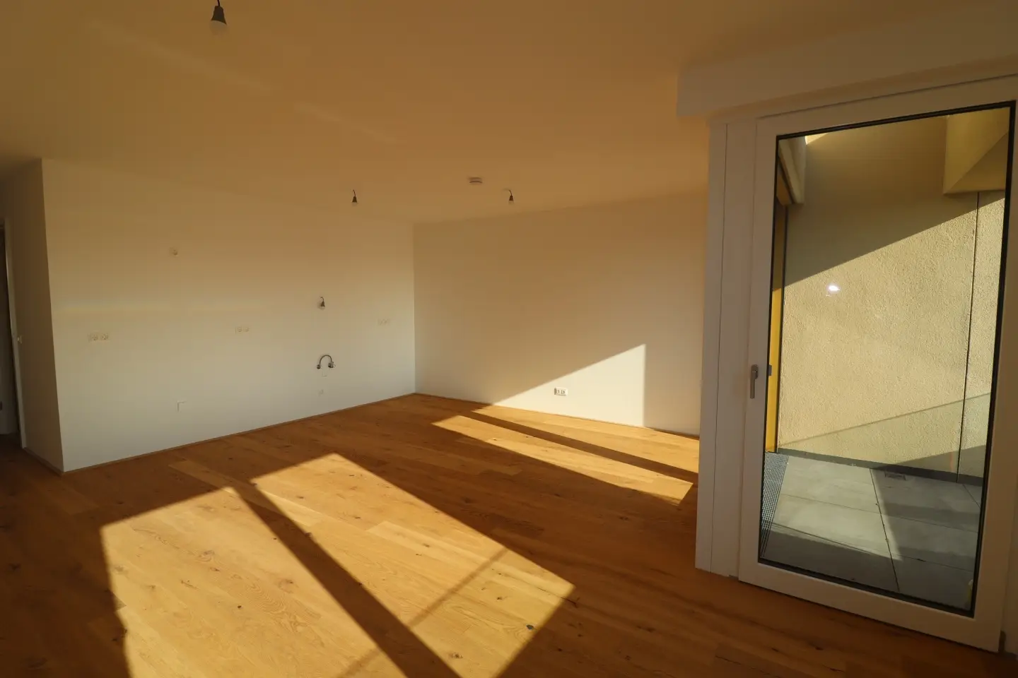 Neubauwohnung mit Loggia near main station
