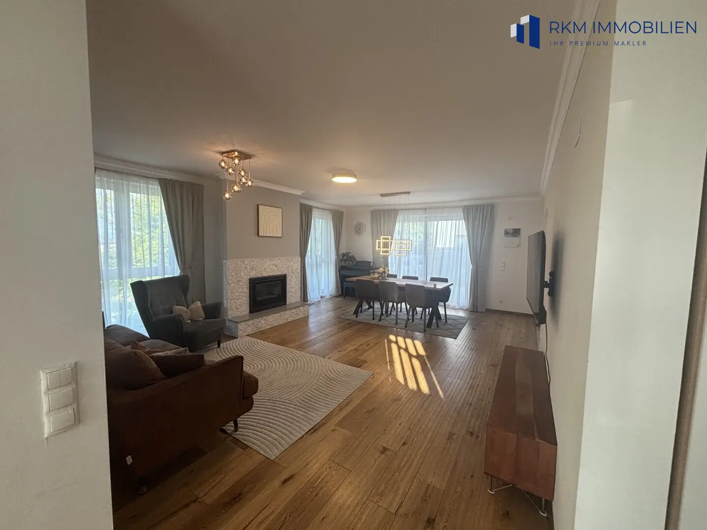 Highly modern single family house with garden, garage and solar in Mannersdorf am Leithagebirge at the top price of € 650,000.00
