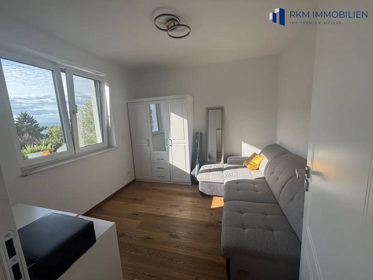 Highly modern single family house with garden, garage and solar in Mannersdorf am Leithagebirge at the top price of € 650,000.00