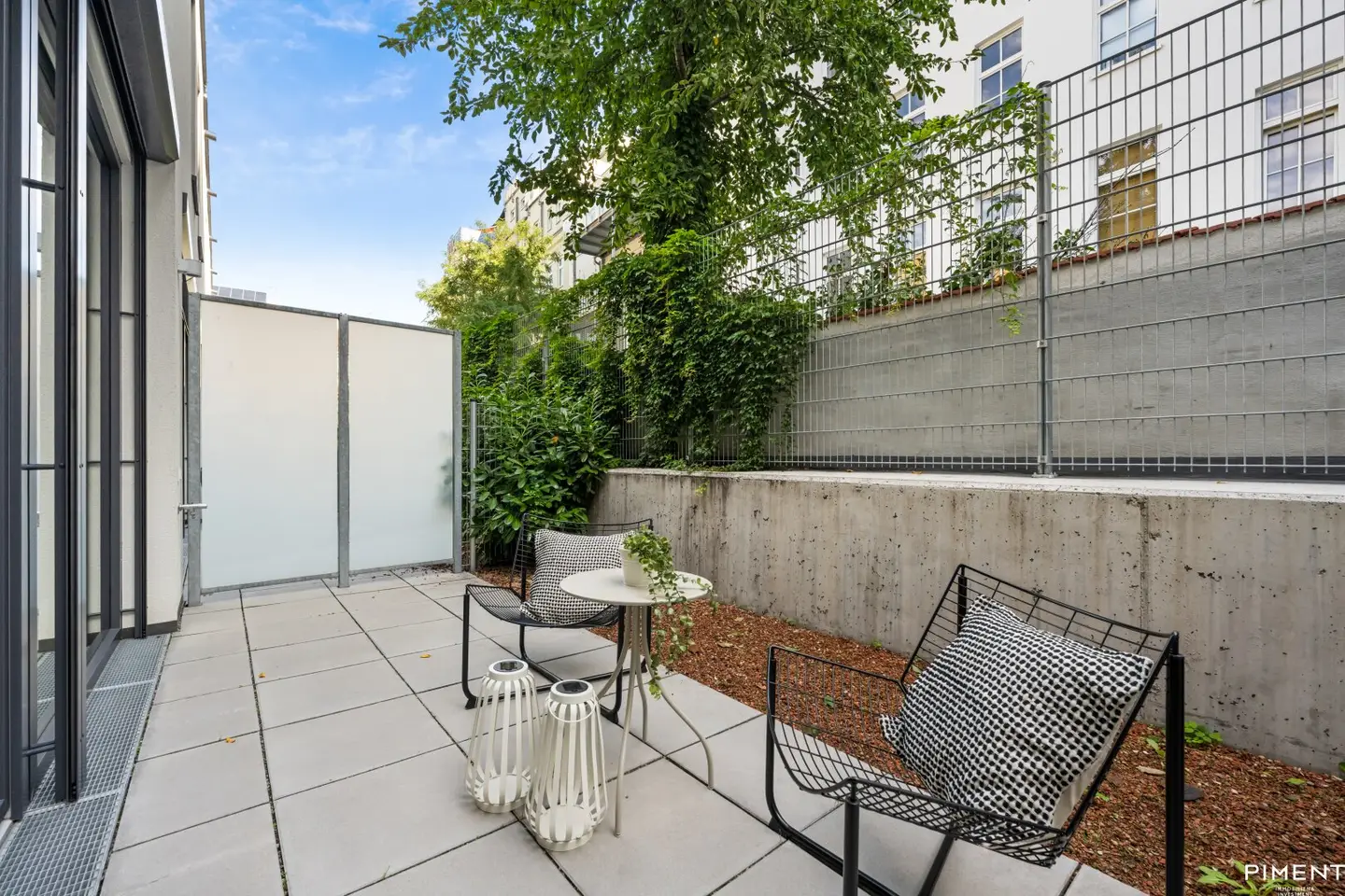 Modernes Townhouse/Atelier mit Terrasse und Garten