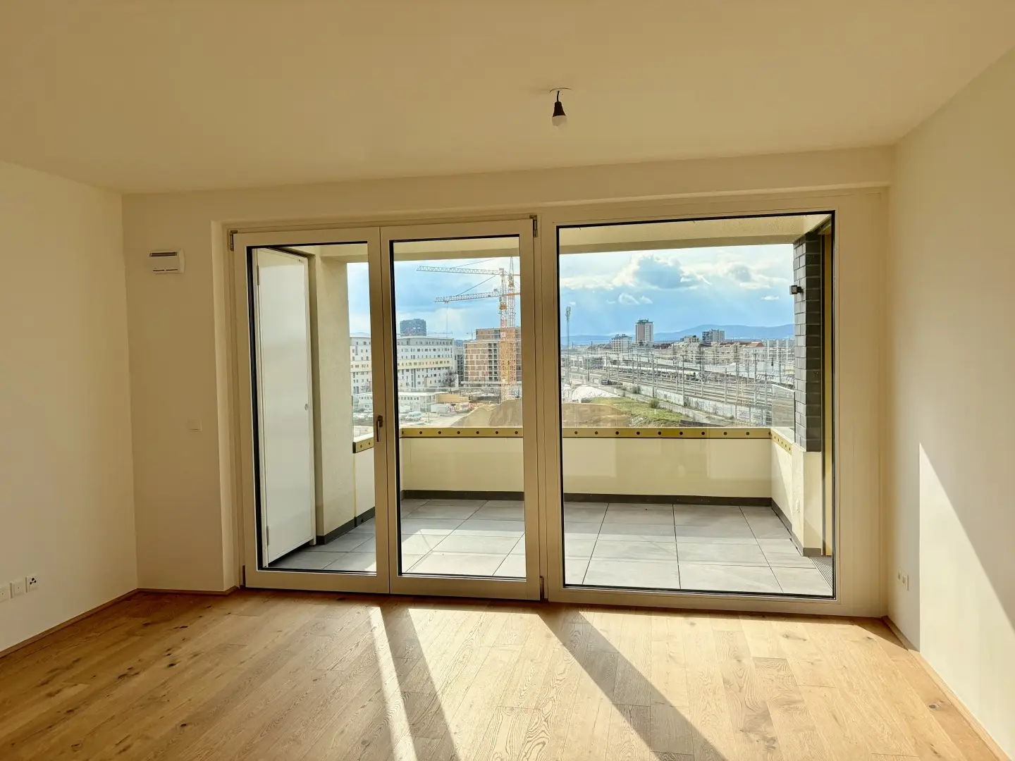 Newly completed apartment with loggia and high quality fittings