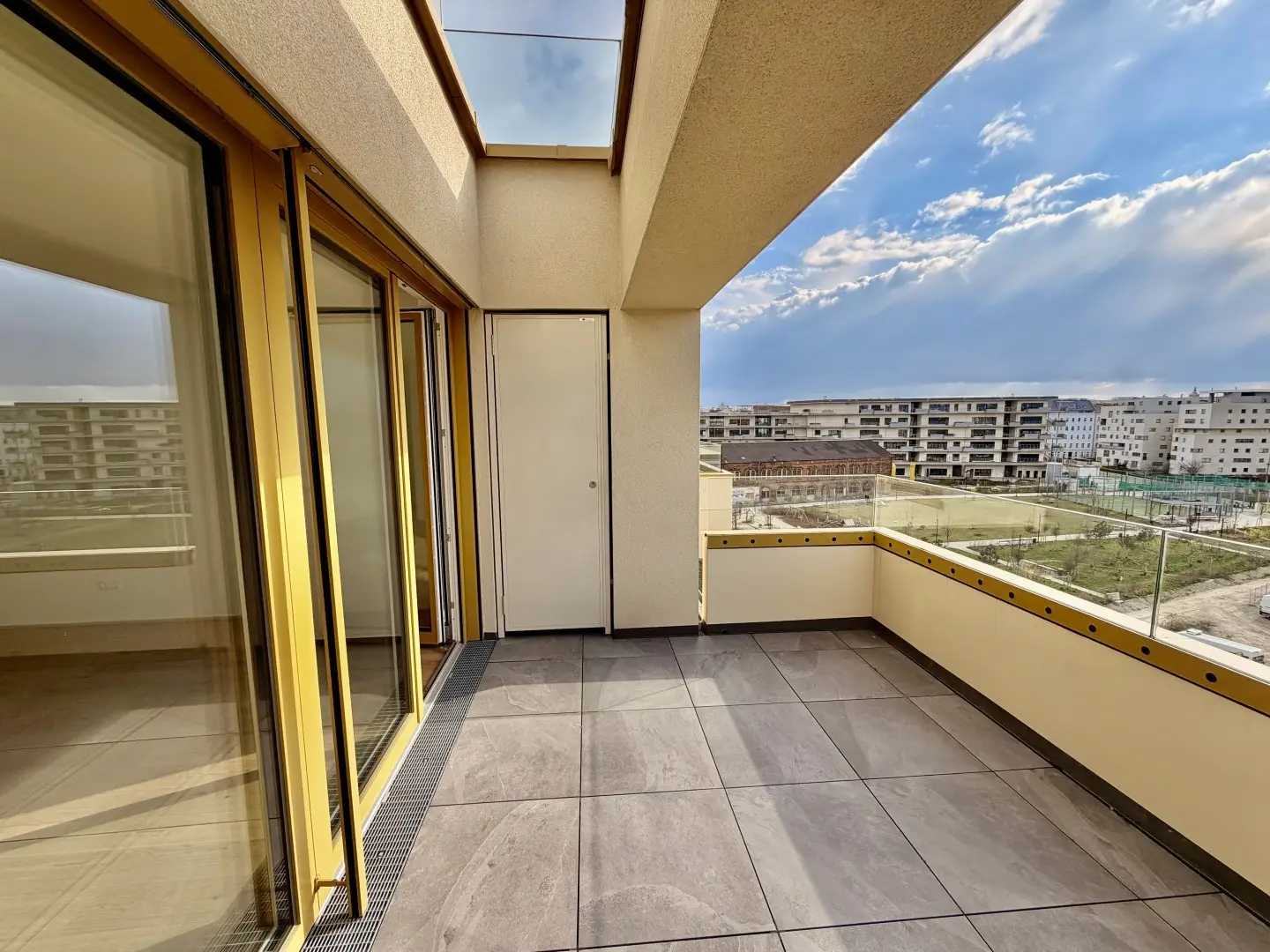 Newly completed apartment with loggia and high quality fittings
