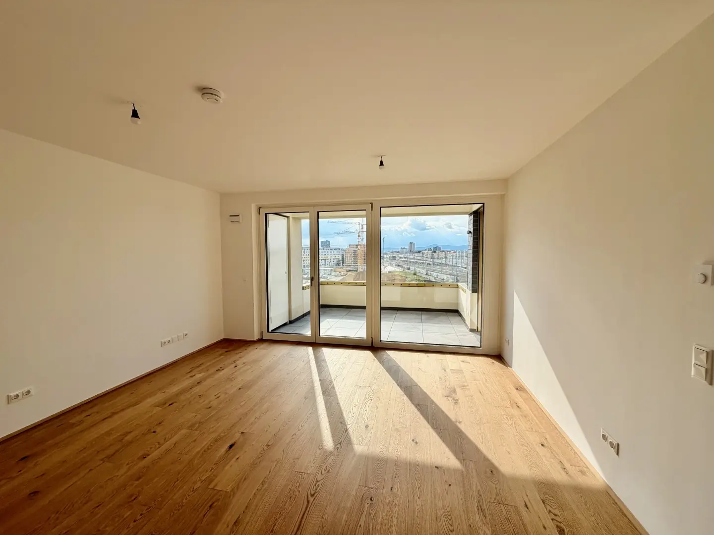 Newly completed apartment with loggia and high quality fittings
