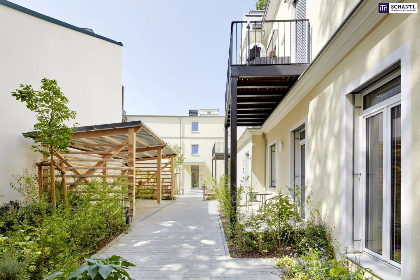 Exclusive Biedermeier Tenement House – Sustainable Investment in Exceptional Quality