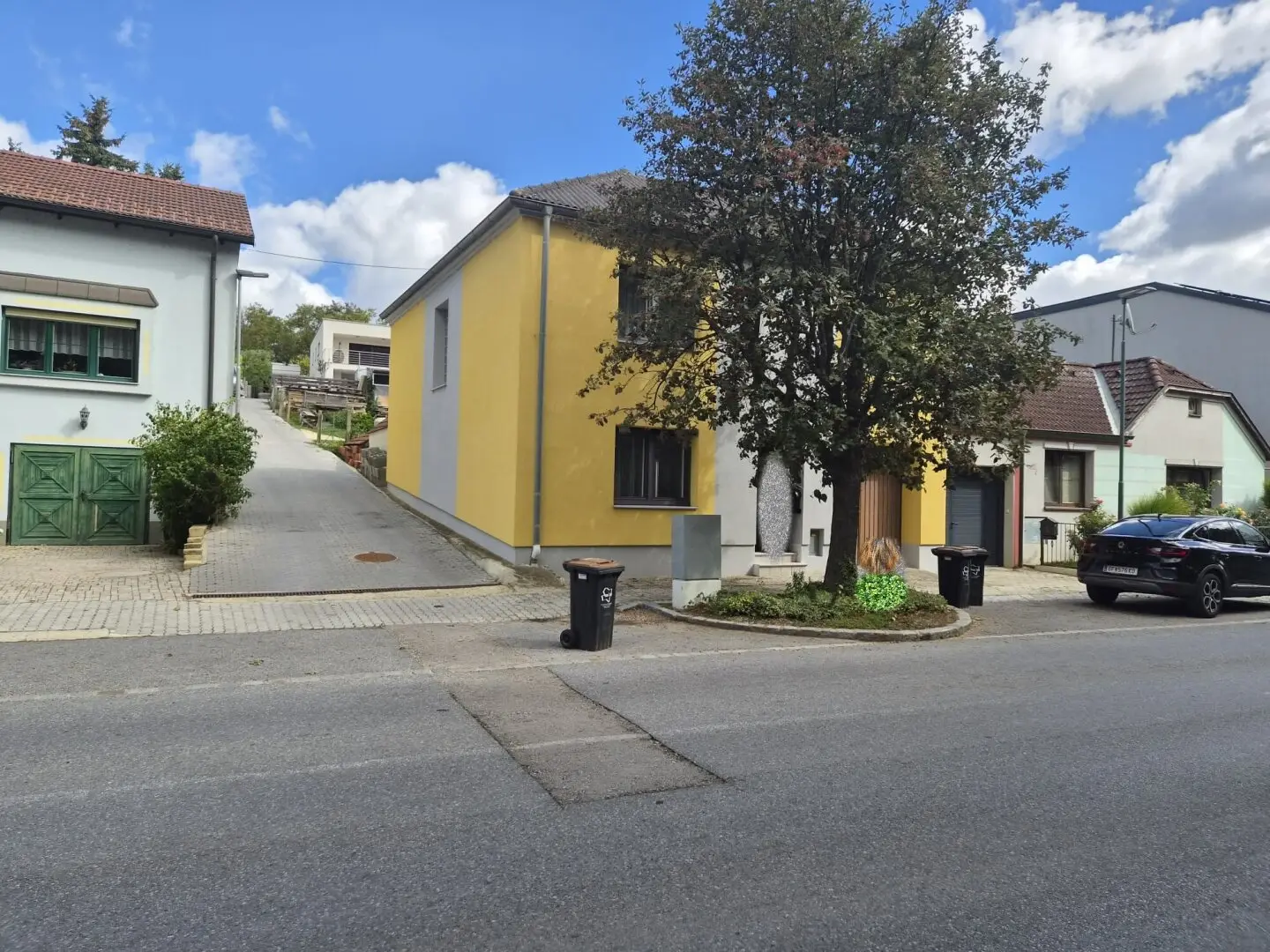 Nachhaltig wohnen im Weinviertel: Charmantes und gepflegtes Ziegelmassiv-Einfamilienhaus in Top-Lage von Asparn - nahe Mistelbach: 4 Zimmer + separate Küche, Garage, Dämmung &amp; Kunststofffenster um nur 199.900 €