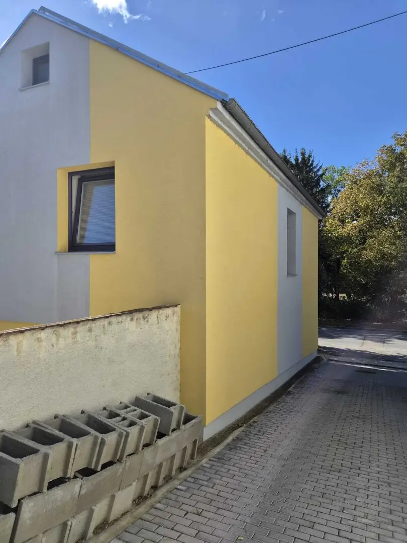 Nachhaltig wohnen im Weinviertel: Charmantes und gepflegtes Ziegelmassiv-Einfamilienhaus in Top-Lage von Asparn - nahe Mistelbach: 4 Zimmer + separate Küche, Garage, Dämmung &amp; Kunststofffenster um nur 199.900 €