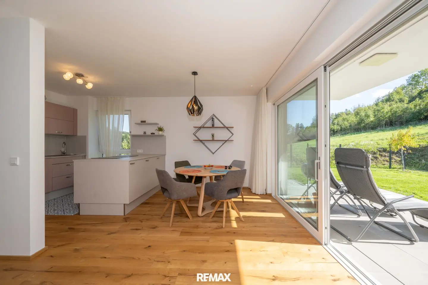 New build | High-quality garden apartment with dream kitchen, terrace and garage in quiet green location