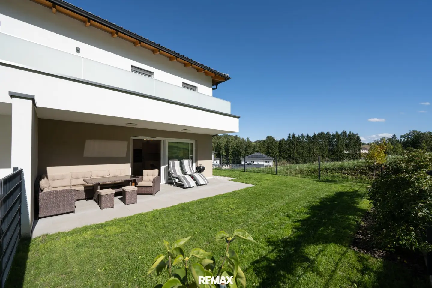 New build | High-quality garden apartment with dream kitchen, terrace and garage in quiet green location