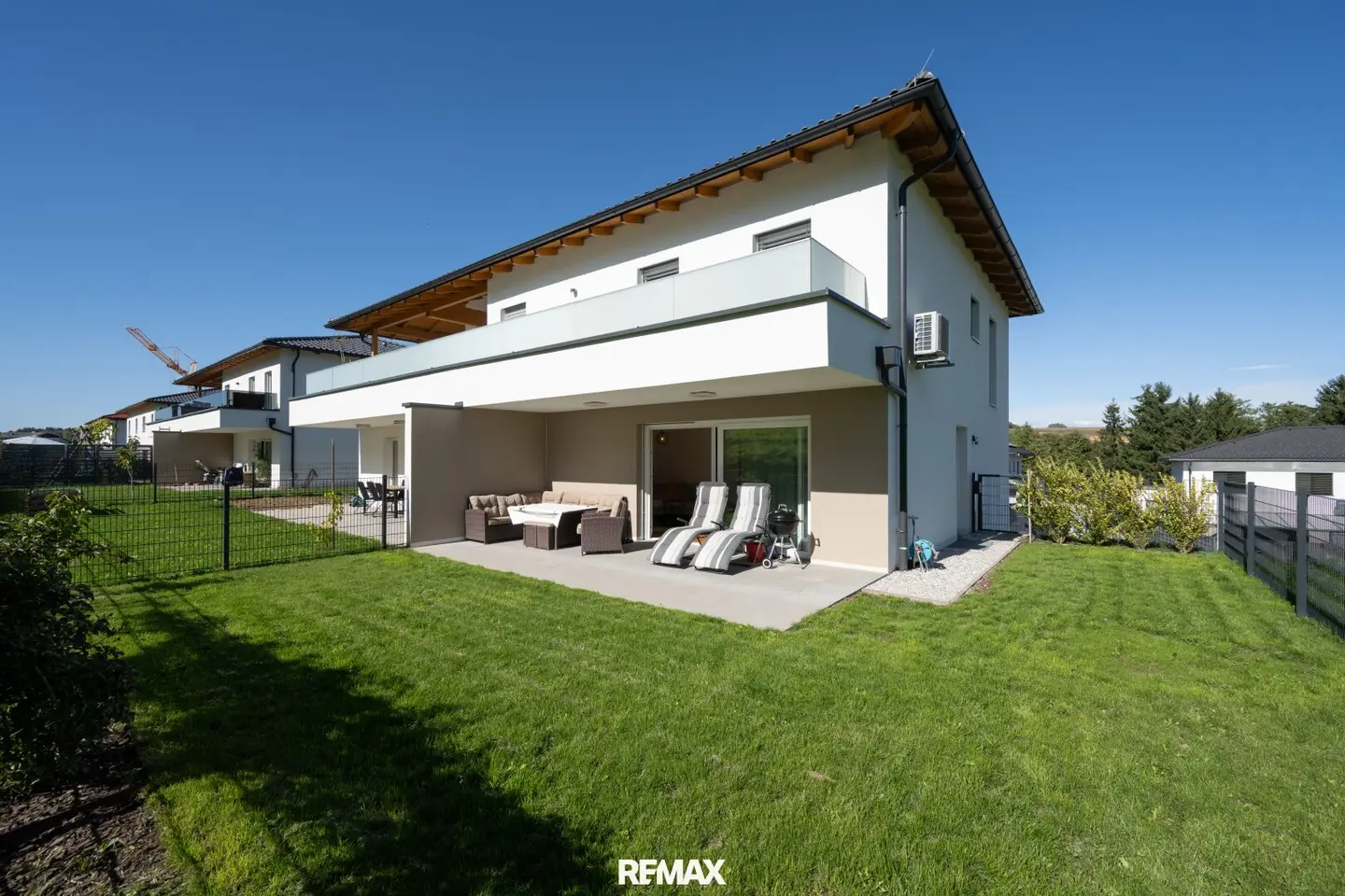 New build | High-quality garden apartment with dream kitchen, terrace and garage in quiet green location
