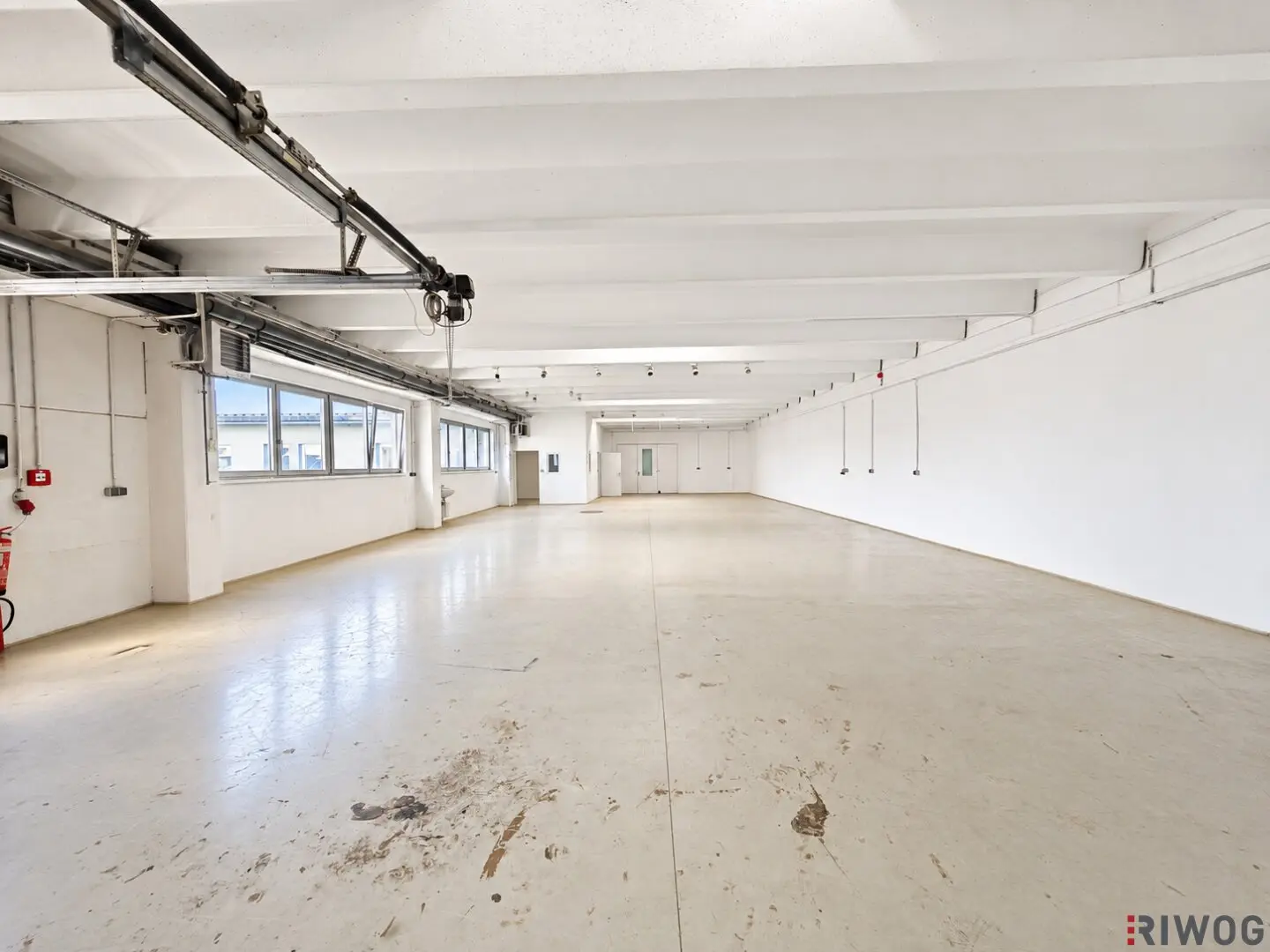 234m² Halle mit Einfahrtsmöglichkeit | Autobahnnähe | optionale Büros | ab sofort